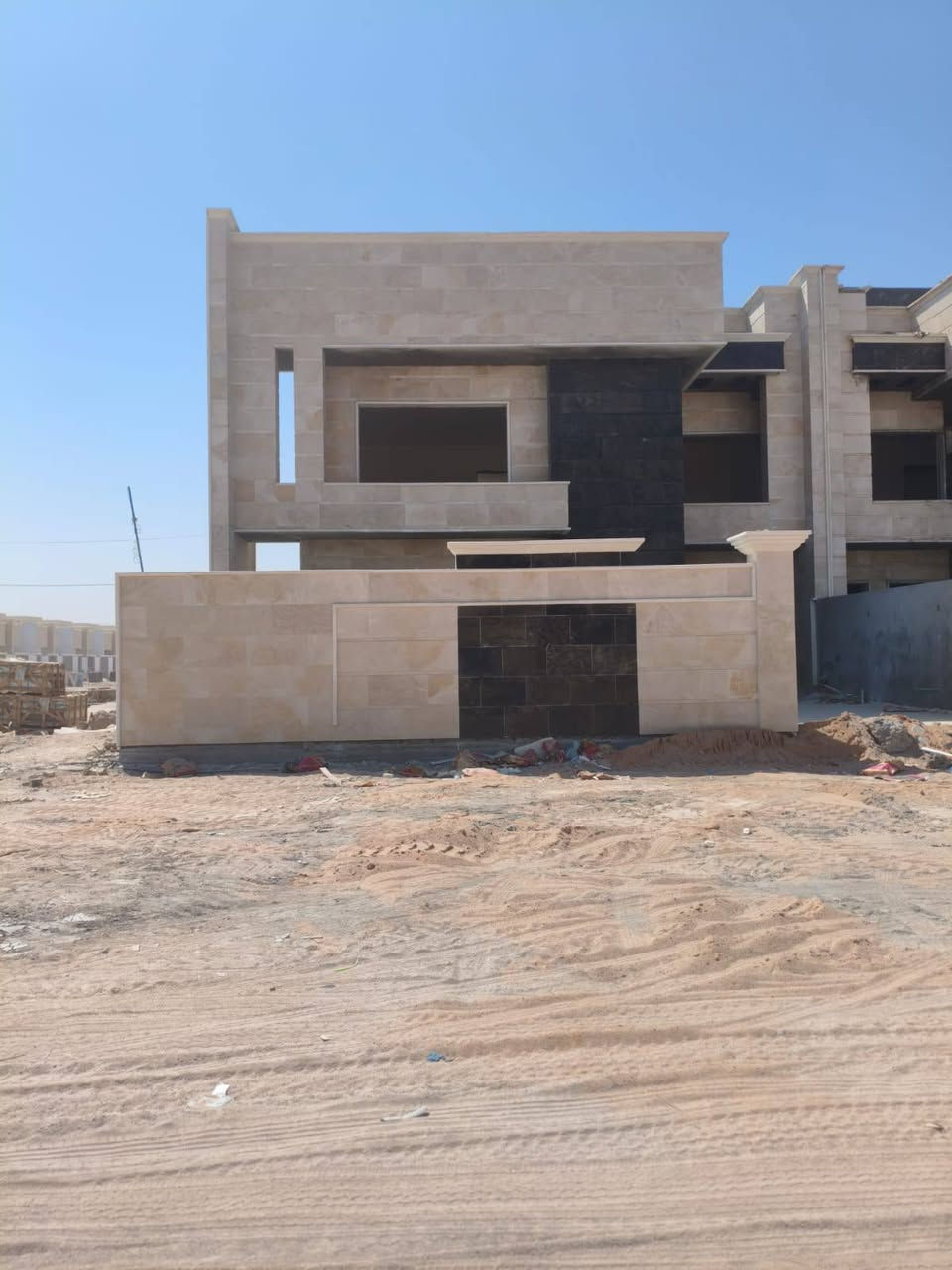 *المقاولات العامة لكافة أعمال البناء 🏚️🏗️*
*بإشراف المقاول والمنفذ: أكرم العارضي*

*نتميز بـ:*
- *مصداقية بالعمل*
- *شغل نظيف ووزن هندسي*
- *التزام تام بالمواعيد*

*نقوم بتنفيذ كافة الأعمال:*
1. *البناء* - طابوق، بلوك، هياكل
2. *اللبخ* - جدران داخلية وخارجية بوزن
3. *الأرضيات* - تنظيف، تصفير، تسوية
4. *الصبغ* - واجهات وداخلي بجودة عالية
5. *الكهربائيات* ⚡️🔌 - تأسيس وتشطيب كامل
6. *المجاري* 🚰⛲️ - صحيات وتأسيس
7. *الترميم* - ترميم عام للبيوت والبنايات
8. *التفليش* 🏚️ - هدم وإزالة بأمان

*كافة أعمال البناء بصورة عامة*

*للتواصل والاستفسار:*
📞 *واتساب: ************
المقاول: أكرم العارضي 🪏

---
