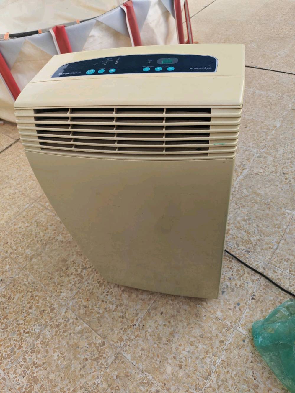 سبلت ام 1 طن للبيع
شرط شغال سعره 140 الف وبيها مجال
تواصل عل خاص عنوان موصل