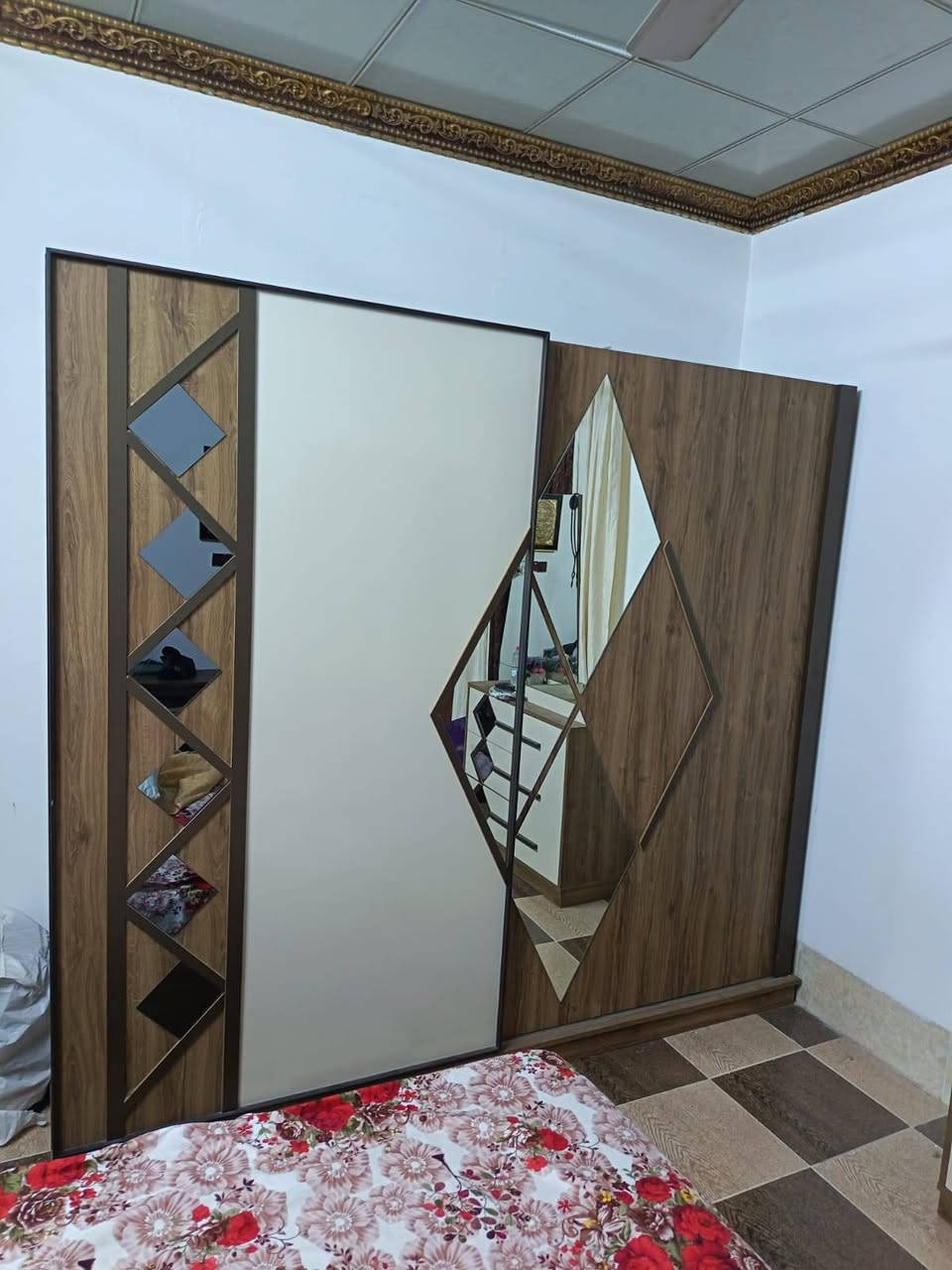 السلام عليكم  
غرفه تركيه اصلي للبيع المكان اربيل خمسه حصوروت التفاصيل  عال رقم  ***********
