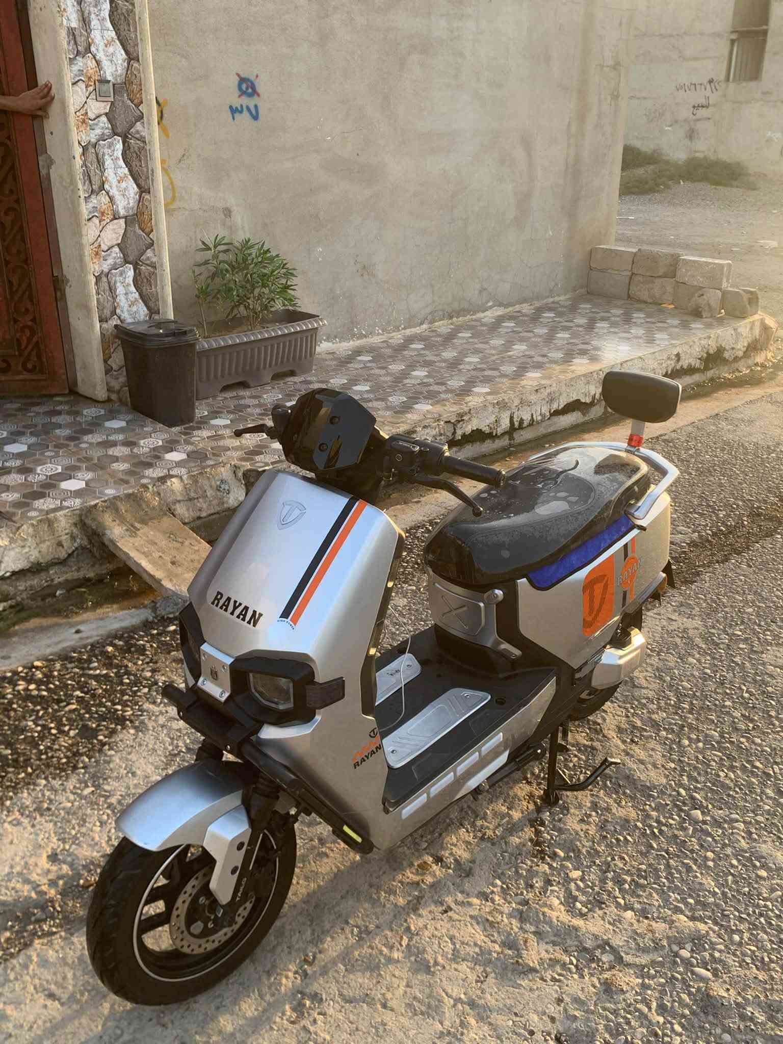 ريان وحش الكون لون سلفر
معروفه مواصفات ريان
 
بطاريات ٦ مسطره كلهن على فحص شرط

ملف ٢٠٠٠ حقيقي

فقط بي خدوش بسيطه ماتبين بالبوليش تروح

مكاني موصل حي الوليد

يرهم مراوس حسب القناعه 

***********
