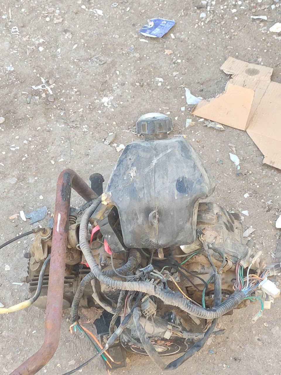 السلام وعليكم محرك كامل هو وا ضفيرته وا سلفه كلشي كامل البيع بسعر 80الف شغال نكره بس جيب بانزين وا  باتري وا تعال شغل  نكره  مكاني بغداد فلكه حي النصر المعامل بستان سامي قرب مطعم الحجي رقمي ***********
