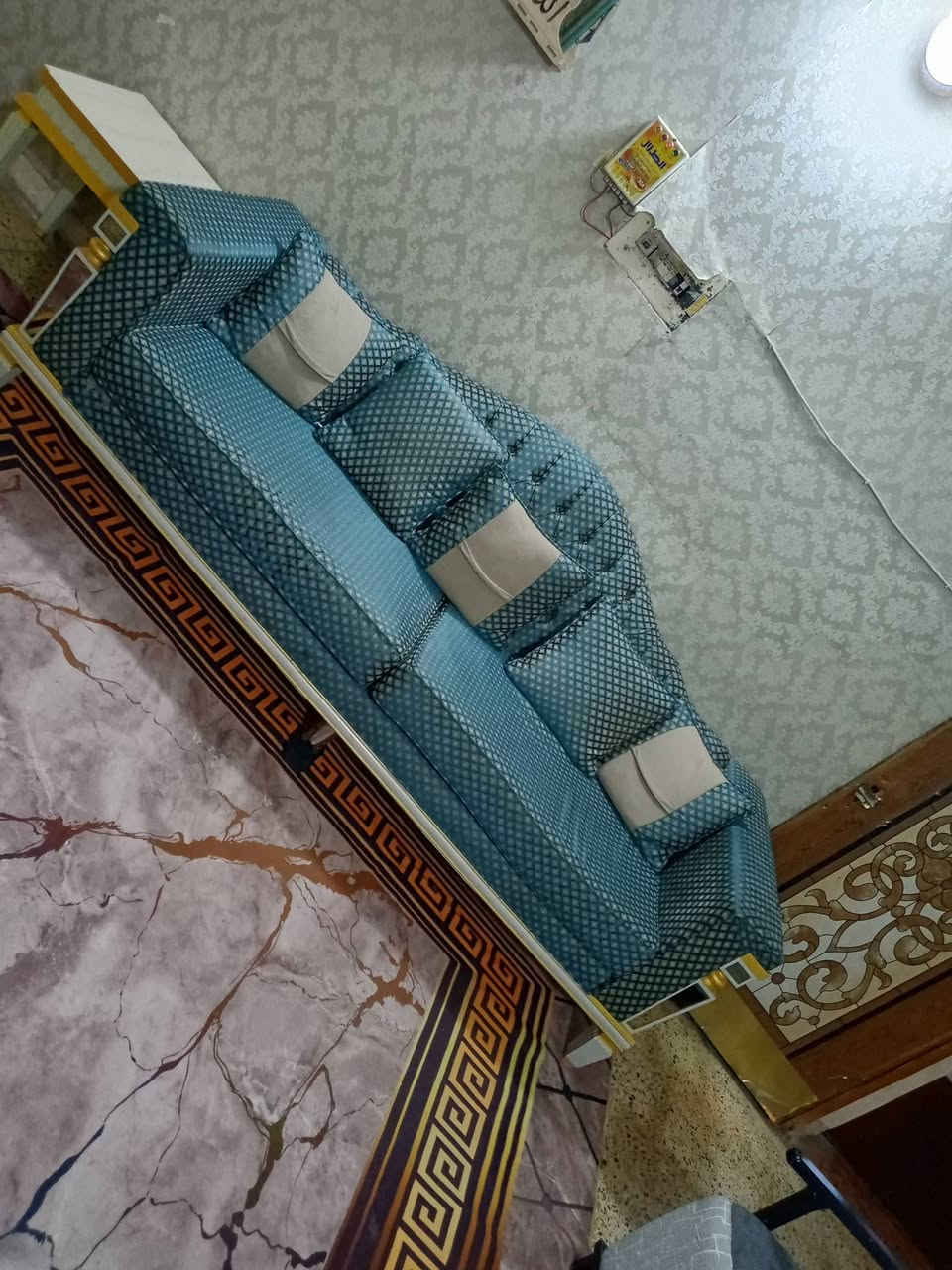 تخم ضخم زان الخشب عشر مقاعد سعر البيع مليون وربع مكان حريه ***********
