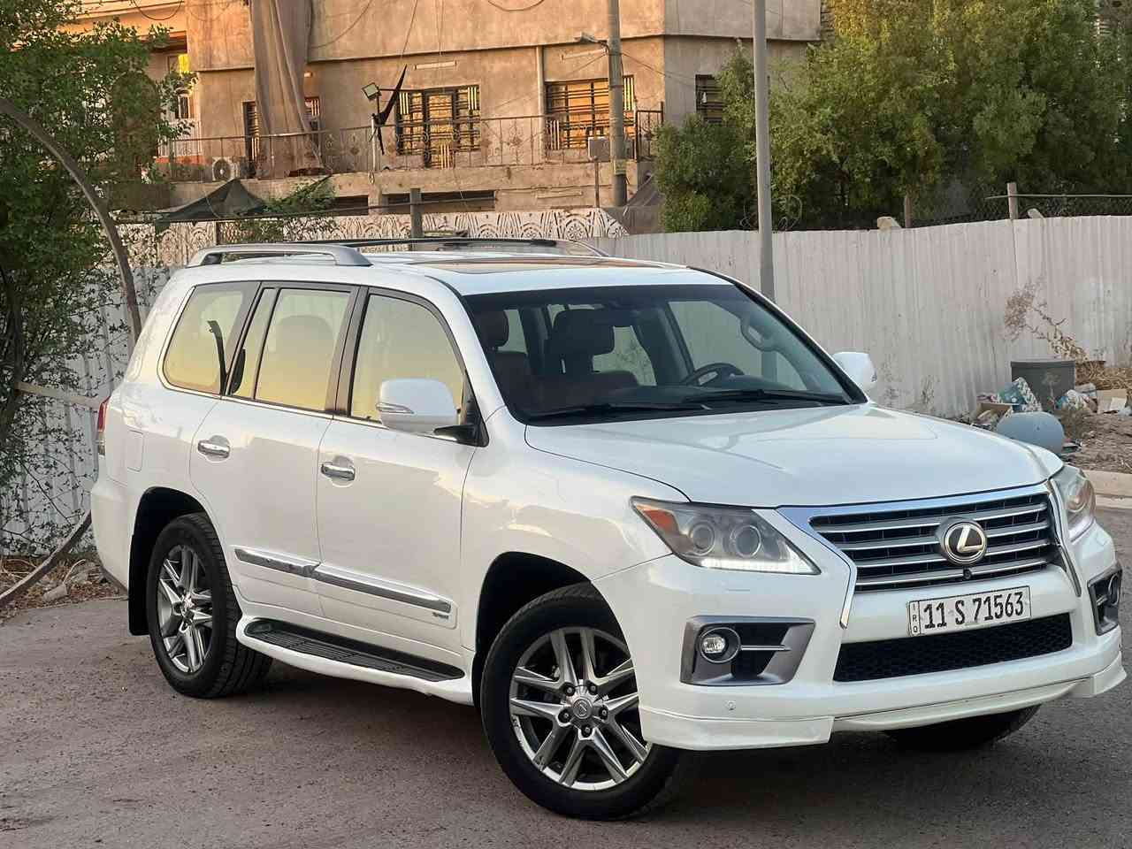 لكزس. LX 570 Sport.  2012 للبيع
المواصفات الأساسية:

2012 الموديل 

الفئة: LX 570 Sport (بريمي)

الممشى 190كم حقيقي

294$.  السعر 💣💣💣

داخلية لوني قرميد 

صفّان من المقاعد

نظام صوت Mark Levinson

الحالة: بيهه صبغ بنيد فقد مكفوله من الدواخل شواصي الغود بدنه شرط كفاله 
كير مكينه مكفولات السياره مابيهه ابد نقص صدر جديد تبريد تايرات السياره احله من الصور 

المحرك والكير بحالة ممتازة ولم يتم فتحهما

لا توجد أي التزامات أو ديون على السيارة

تحويل مباشر

المواصفات:

تشغيل ودخول ذكي (بصمة)

نظام مانع الانزلاق

شاشة معلومات

مقاعد جلد

تدفئة وتبريد للمقاعد

تهوية (شفط) للمقاعد

ذاكرة للمقاعد

ثلاجة

5 كاميرات

حساسات

رادار أمامي

مصابيح زينون

فتحة سقف

باب خلفي كهربائي

مرايا كهربائية

مكيف هواء أوتوماتيكي مزدوج

أوضاع قيادة Eco وSport

العديد من المواصفات الأخرى

رقم الهاتف: ***********
مكان السياره بغداد البلديات
