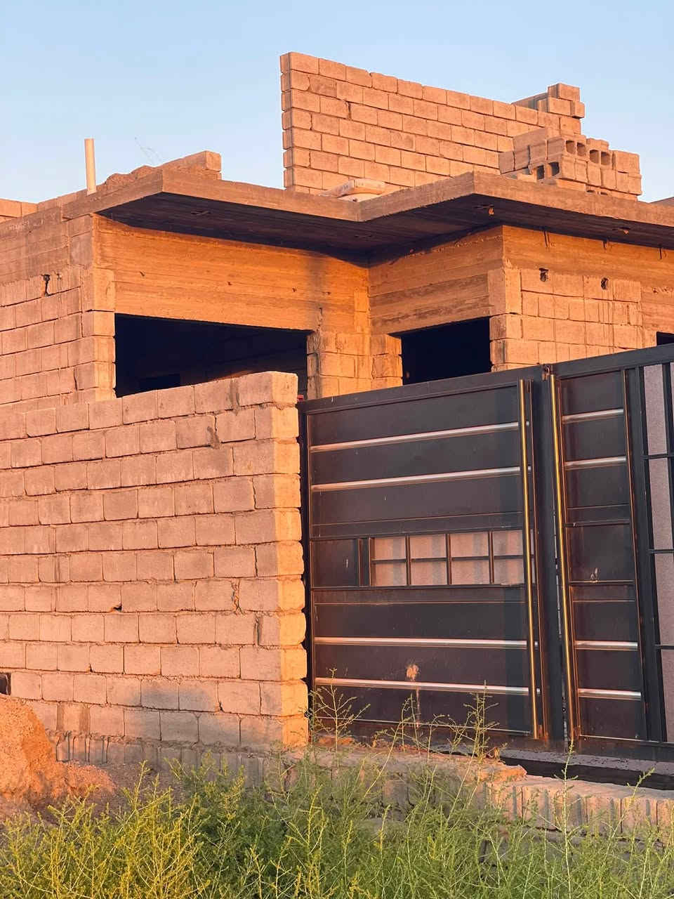 سلام عليكم
بيت هيكل البيع 
المساحه ٢٠٠
الوجه٢٠نزال ١٠
المكان تقاطع القدس منطقه الخيلانيه يم المشروع 
لاستفسار الرقم ***********
