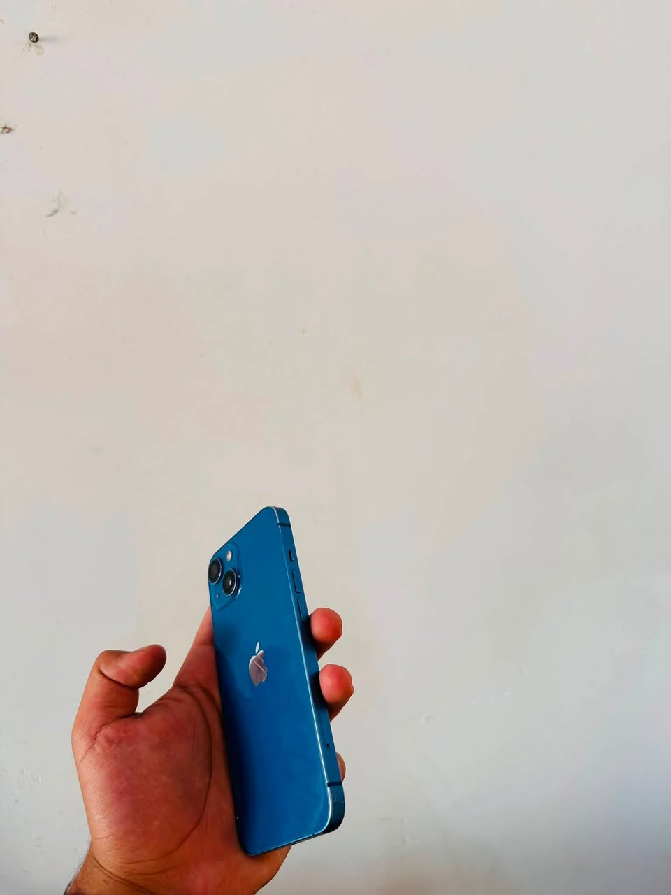 للبيع ‏iPhone 13
الجهاز بلادي 
وتر
فقط ظهر مكسور وممبين
ممفتوح ولاشايف الصيانه 
ذاكره 128
بطاريه 75
نضافه 85✅
الجهاز كله شغال✅
كامرات ✅
صوت✅
سبيكر✅
السعر 335🔥
للستفسار ***********
العنوان صلاح الدين تكريت
