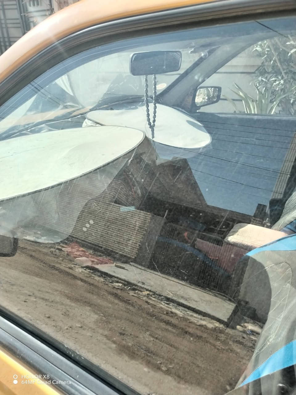 السلام عليكم بيجو ٢٠١٢ رقم بغداد بااسمي كير ومحرك وتبريد وصدر كله كامل السعر ٢٥ وبيهة مجال قليل رقمي ***********

نص مكتوب في الصور:
- HONOR X8
- 64MP Quad Camera
- O HONOR X8
- HONOR X8 64MP Quad Camera