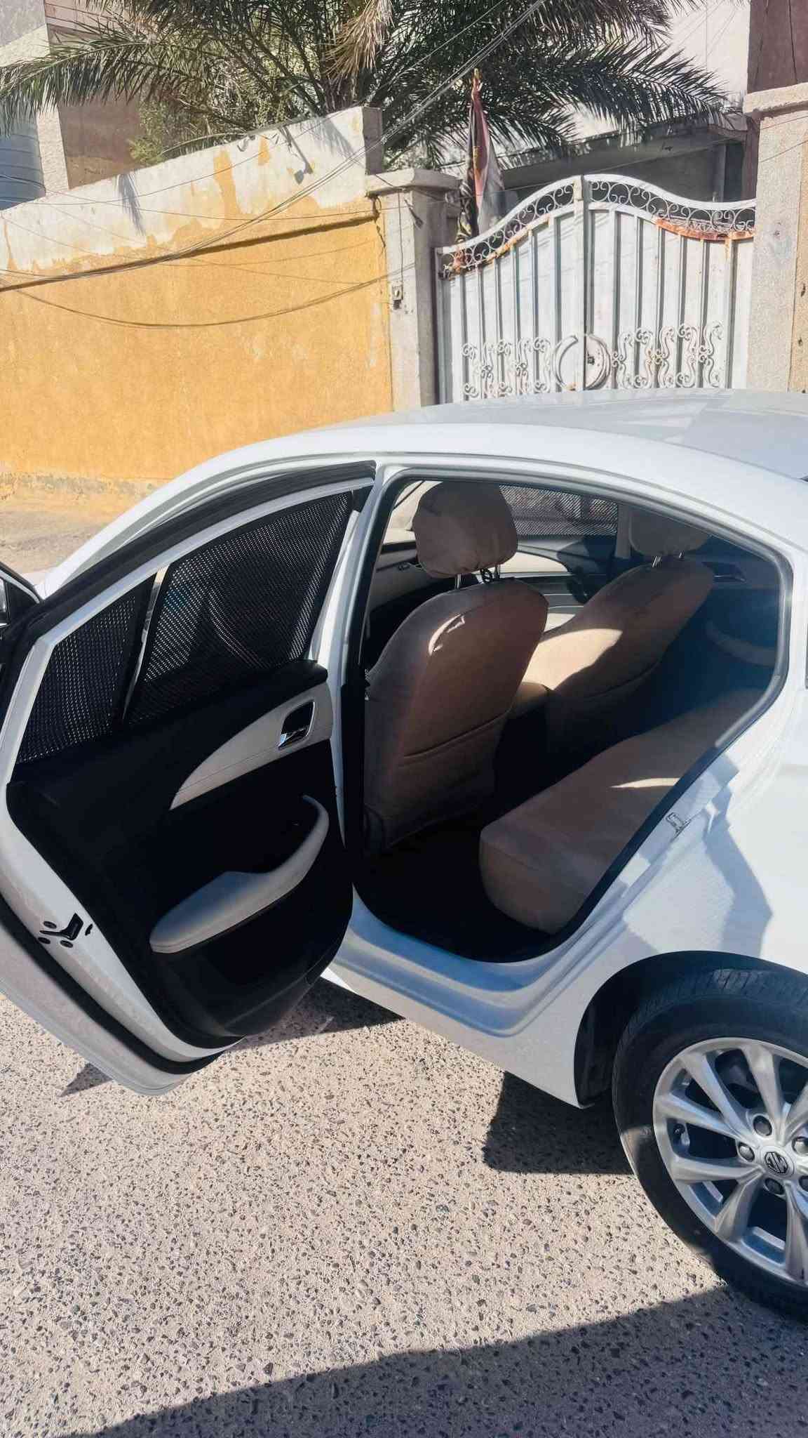 السلام عليكم mg5 مديل 2025  سياره جاهزه مجهزه من جميع النواحي مكينه كير حداده تبريد كله فول سياره باسمي تحويل مباشر رقم بصره جديد سنويه جديده ماشيه 22 الف فقط بيها بارد فقط خشم البنيد الركن وخشم الجاملق الأمامي والباب الخلفي ضربته خفيفه كدامكم بالصورة فقط لا غير السعر 92 وبيها مجال ملاحظه/ السيارة جديدة بعدها بضمان الشركة ٦ سنوات او ٢٠٠ الف كيلو *********** البصرة, العراق
