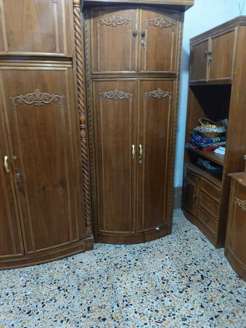 غرفه خشاب للبيع جديده نضيفه  كلللش و الجربايه مفتوحه السعر خاص أو واتساب او تصاب ***********
