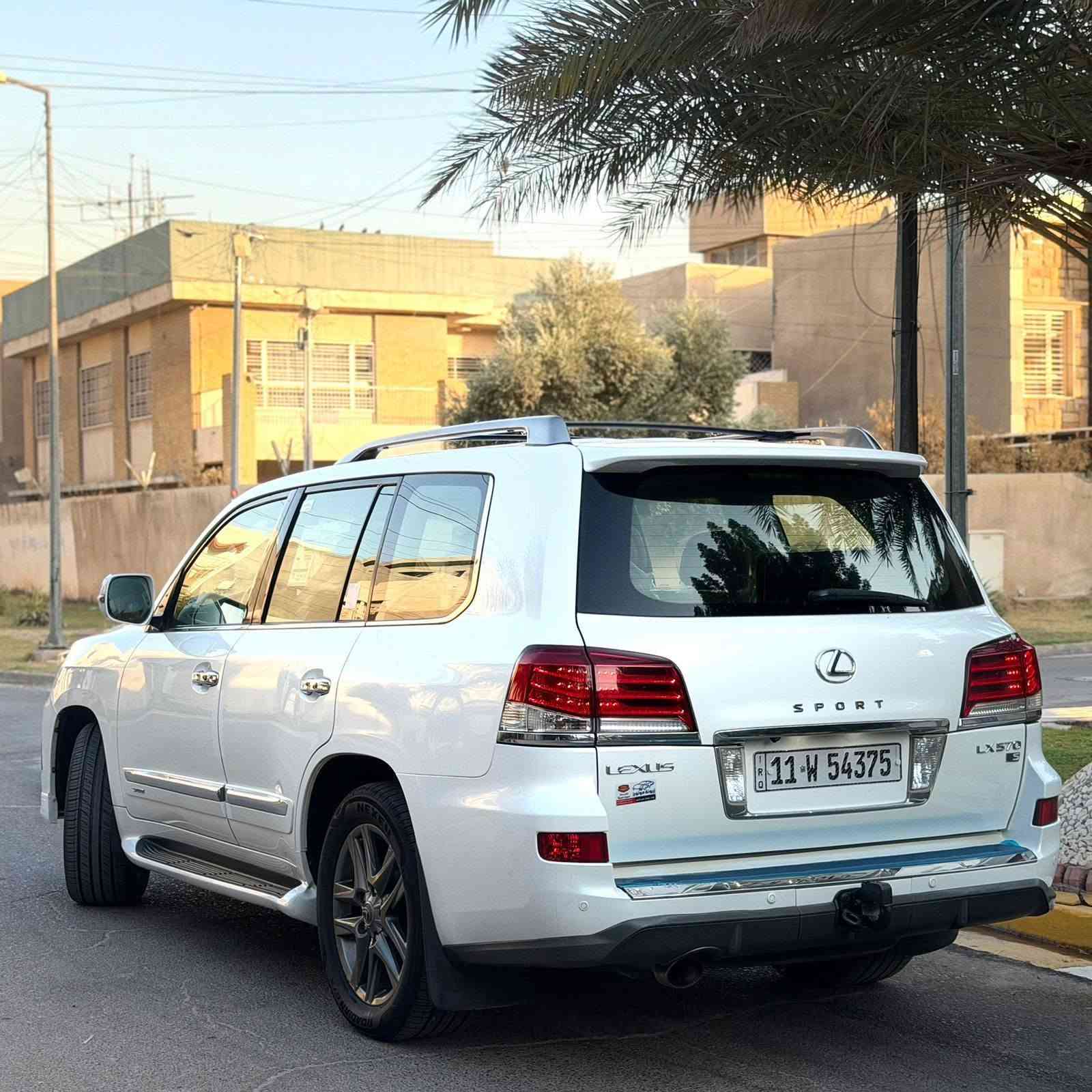 سلام عليكم  للبيع لكزز 👌🏻V8 5700.موديل 2014 كير مكينه كفاله دواخله كلش حلوه
. الموصفات
لكزز بريم اصل فول الفول 

5 بصمات. 

جنطه كهرباء

/5700/8سلندر

مري شفط برمونت 

مري قلابه 

سستم كامل صوت 

جميع الكشنات كهرباء 

تشغيل بعد 

زنون ممتحرك. 

لد امامي 

ستيرن ذاكره 

كشن ذاكره 

جميع الكشنات كهرباء 

كشنات تدفئه تبريد 

جكات تصعد وتنزل 

سلايت 

تحكم ستيرن 

ثلاجه 

رقم بغداد تحويل ثاني يوم

وباقاي الموصفات المعروفه لسياره بيهه صبغ 3قطع فقط بدون دواخل

السعر 310

مكان السياره بغداد  زيونه

***********  اتصال

