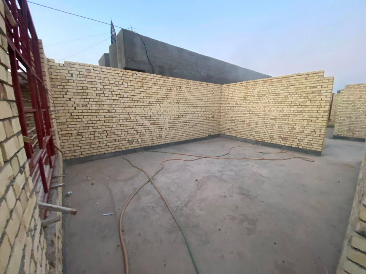 مكلف بل نشر مساحه  390 حي الدواغنه اساس رفت جاهز بوب وشبابيك غرفتين استقبال مطبخ حار وبارد صحيات داخليه خارجيه منور مسلك جبير ومخزن فقط اتصال***********
