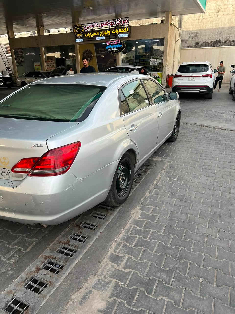 للبيع: تويوتا افلون 2008 (وارد امريكي)
الموديل:2008
الفئة:XLE
المحرك: 3600 cc
اللون: سلفر
الوارد: امريكي
مواصفاة: كشنات كهربائيه تدفئه تبريد 
5 بصمات 
فتحه
حساسات خلفيه
كامره 
تبريد قطعتين 
سياره فول اعلى فئه 

🔧 الحالة العامة:

جاهزة للاستخدام مباشرة
حدادة: 80‎%‎
⚙️ الميكانيك:
محرك + كير +: كفالة
تبريد كمبريسر بي ضعف يعني واكف
كهربائيات: كفالة (كلشي شغال)
🛠️ الملاحظات:
 مبدل سستم نفس لون اثر جراد جاملغات خلفيه صبغ قامره ع وضعها ضاله 

سنويه منتهيه 

رقم رباعي 

السعر: 90 وبيها مجال 
العنوان: البصره الطويسه 
رقم الهاتف:***********
واتساب اتصال 
ملاحظه غير متواجد في الفيس بوك بيع فقط دون مراوس

