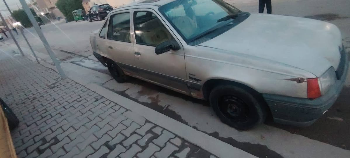 السلام عليكم اوبل كاديات موديل 1991 اوتماتيك
شغاله تخم تاير مابيها صبغ بس جراد السعر 18 وبيها مجال رقم السياره بغداد مشروع وطني محرك 1400العنوان بغداد جسر ديالى القديم***********
