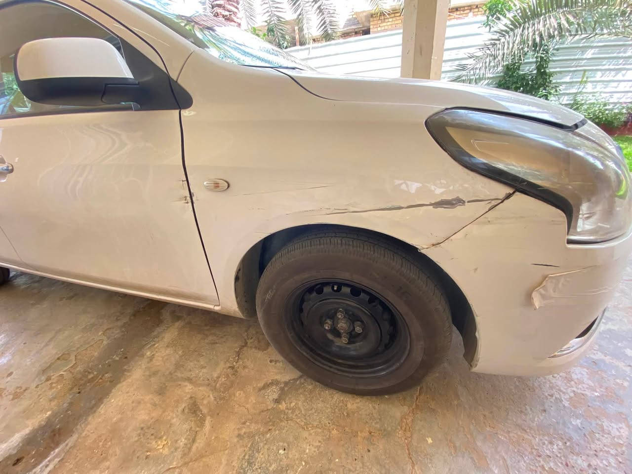 للبيع: نيسان صني هندي (Nissan Sunny)
 الموديل: 2018
 اللون: أبيض
 الرقم: بغداد انكليزي سنوية صالحه 2028 السيارة باسمي 
 الحالة العامة: السيارة بنظافة ممتازة وجاهزة للاستخدام گير مكينة مكفول ، فقط ضربة بالجاملغ الأيمن بدون دواخل معدله عالبارد شي بسيط بدون صبغ وشويه بحافة الباب   موضحة بالصور.وايضاً سونار قبل الضربه موجود 
 المكان: بغداد - الطارمية
 السعر: 93 ورقة (9,300$) بيها مجال 
 للتواصل: ***********
