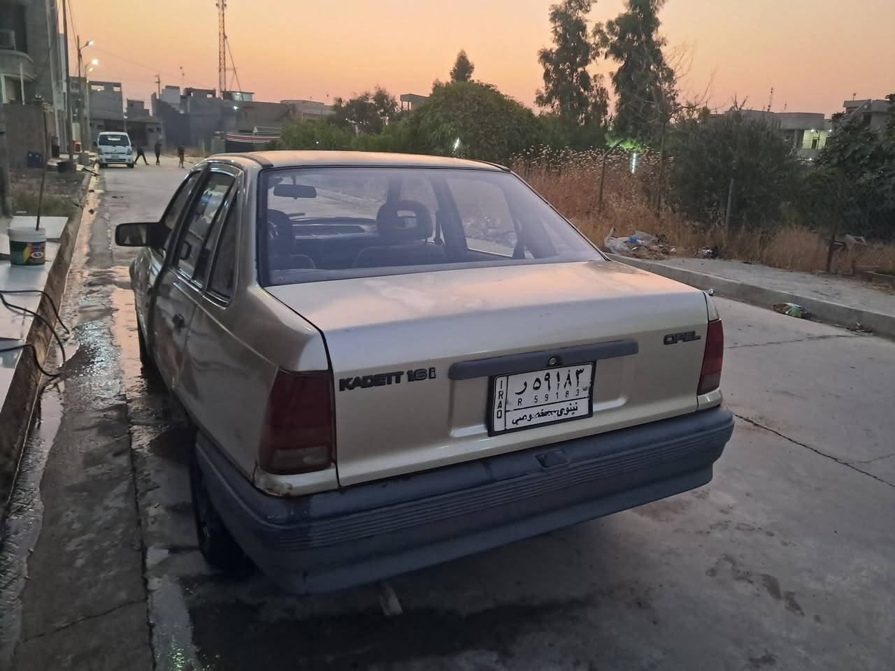اوبل كاديت للبيع مابيها صبغ فقط جاملغ خلف السائق وكير توماتيك ومكينه 16 ومابيها اي ضررهاي الصور يمكم الشراي يتصل ***********
