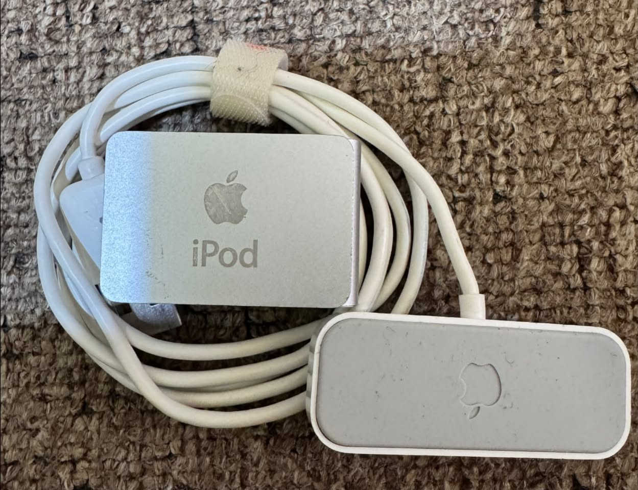 متوفر ipod شفل جيل 2 بذاكرة 2 كيكا وياها شاحن شركة 
مكفول من كل شي سعره 80
متوفر توصيل لجميع انحاء العراق 
للتواصل ***********
