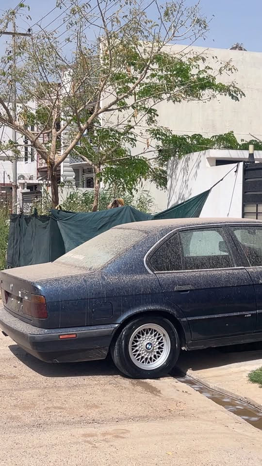 BMW 525 i
موديل 1992 
كير عادي 
حجم 525 اصل 
سنويه ل 2027 
بدون ضربه ومعجون 
كير محرك شرط 
مراوس فقط شعندك نزل 
شرط تحويل 
مكاني كركوك
***********
