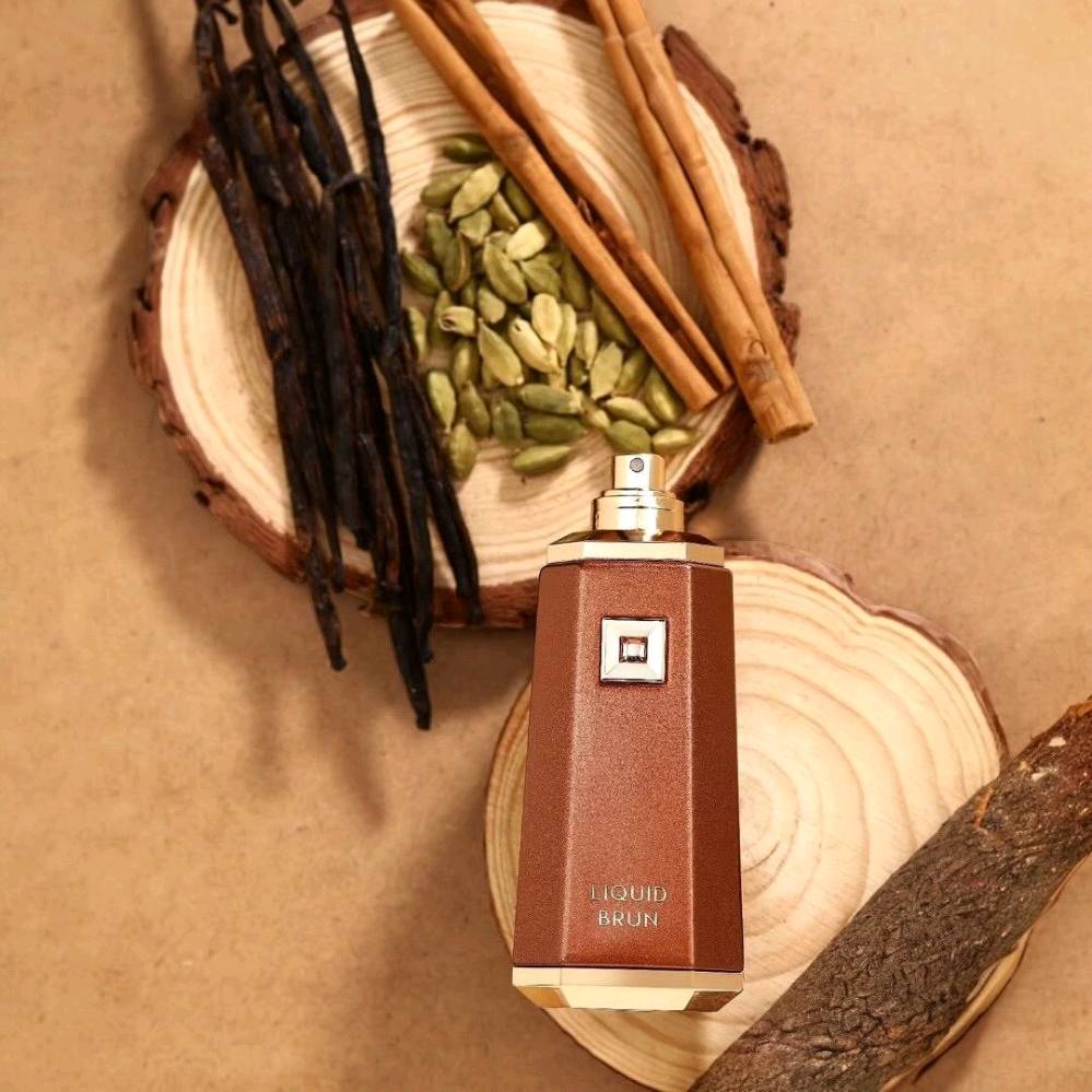 🤎 عطر ليكود برون – ليكود برون 
🤎 LIQUID BRUN – FRENCH AVENUE 🤎

 العطر  اللي جمع بين الفخامة، الدفء، الحلاوة واللمسة الشرقية… فـ Liquid Brun من French Avenue  🤎🔥
عطر بطابع عنبري – فانيلا، يبدأ بنفحات منعشة ودافئة من القرفة والبرغموت والهال وزهر البرتقال، وبعدها تظهر فانيلا البوربون بشكل كريمي وحلو مع الإليمي، حتى يستقر العطر على قاعدة غنية تجمع البرالين، المسك، الأمبروكسان وخشب الغاياك لتعطيه عمق وفخامة وثبات مميز.
🌿 المقدمة:
🍊 برغموت
🌸 زهر البرتقال
🌶️ قرفة
✨ هال
🤎 القلب:
🍦 فانيلا بوربون
🌿 إليمي
🔥 القاعدة:
🍬 برالين
🪵 خشب الغاياك
✨ أمبروكسان
🤍 مسك
ريحة دافئة، حلوة، ناعمة وفخمة، وتناسب اللي يحب العطور الملفتة بدون ما تكون ثقيلة بشكل مزعج. وتبرز حلاوة الفانيلا والبرالين مع التوابل والخشب بطريقة تخلي الرائحة مميزة وسهلة

🤎 عطر بطابع فاخر، دافئ وحلو، يجمع الفانيلا والتوابل والبرالين والأخشاب في تركيبة جذابة تخلي حضورك ينحفظ بالذاكرة.

 المنشأ الإمارات 🇦🇪💯
الحجم 100 مل

السعر 30 الف
🚘يوجد خدمة توصيل لجميع محافظات العراق ٤ الاف🚘