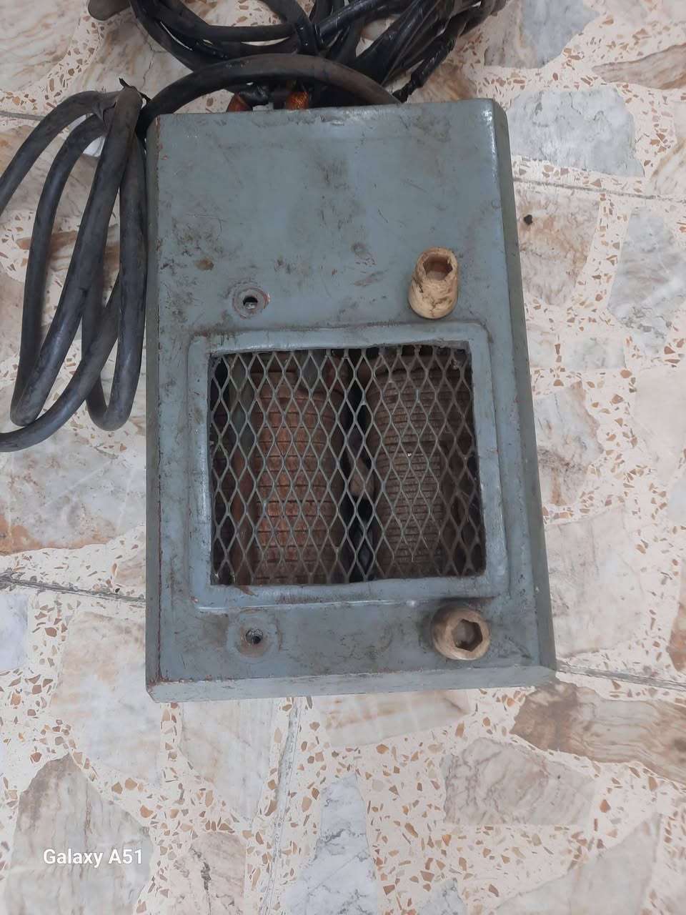 سلام عليكم  للبيع دريل ثابت  كوسره ثابته مكينه لحيم الدريل ٣٠٠ والكوسره ٢٠٠ والمكينه ٢٥٠ العنوان بغداد رقم الهاتف ***********
