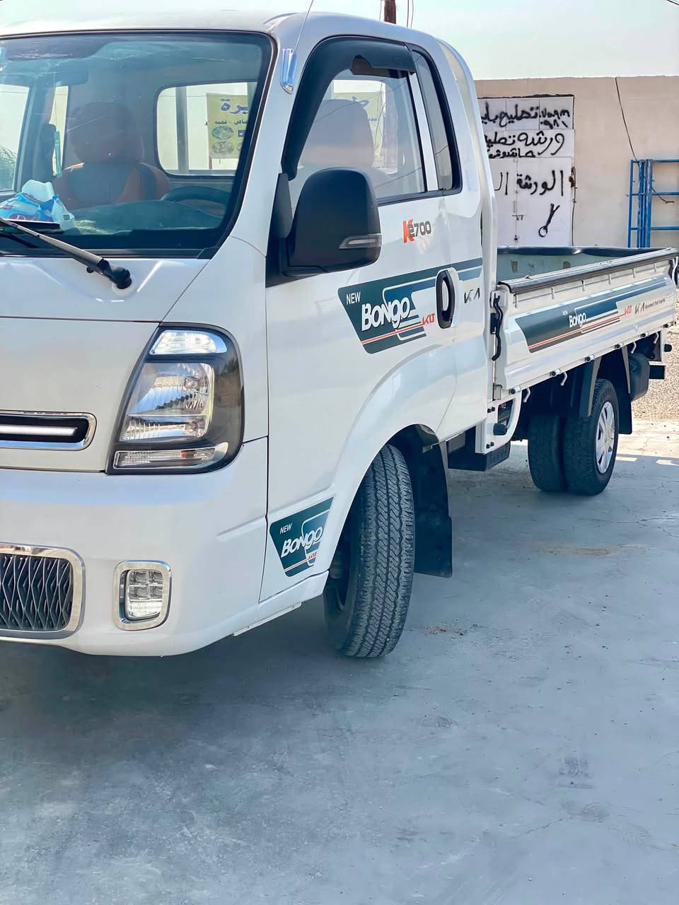 للبيع كيه حمل 2023 ماشيه 53   سعرها 145 وبيها مجال   *********** /***********
