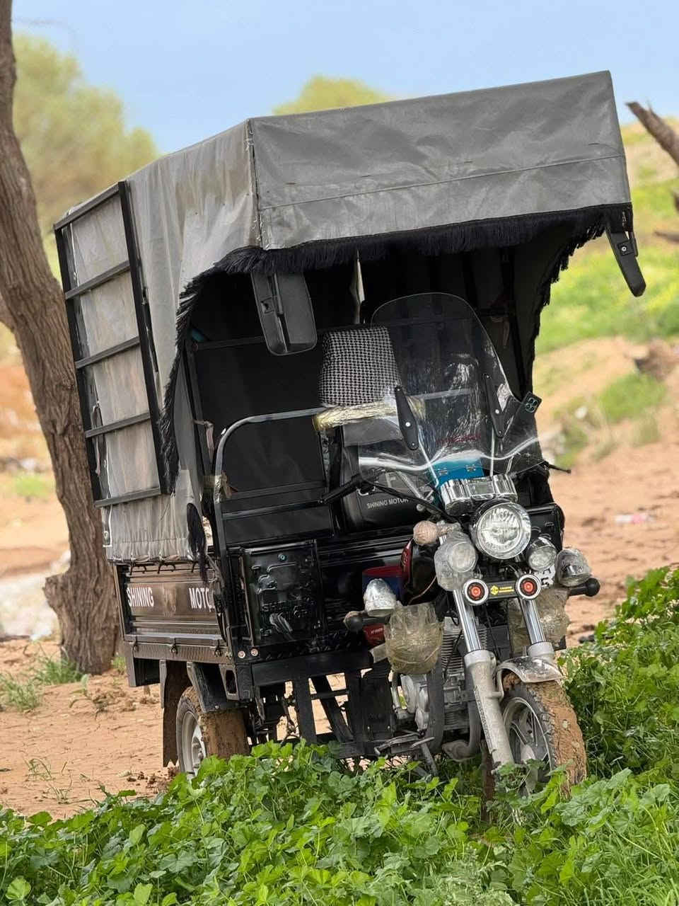 كوردي/ عربي
سلام علیک
للبيع دراجة نارية بحالة ممتازة

- تم إخراجها من شركة شاخەوان منذ 9 أشهر فقط.
- الدراجة وكالة بالكامل، ولم يتم فك أو تبديل أي برغي فيها.
- الرقم جديد والسند (السنوية) باسمي.

💰 السعر: 2,750,000 دينار عراقي
يوجد مجال بسيط للتفاوض.

📍 العنوان:
كركوك – حي آزادي

📞 أرقام الاتصال: واتساب 
***********

ئەم ماتۆرە بۆ فرۆشتن 
9 مانگە لە شەریکەی شاخەوان دەرم کردوە بە سفری
 هەموو گیانی بیلادە یەک بورغی نەکراوەتەوە 
رەقم تازەیە سەنەوی بە ناو خۆمەوەیە 

سعر:
2,750,000
مەجالی برایانەی تیایە

ناونیشانی: 
کەرکوک ئازادیی 

رەقەم: واتساب 
***********
