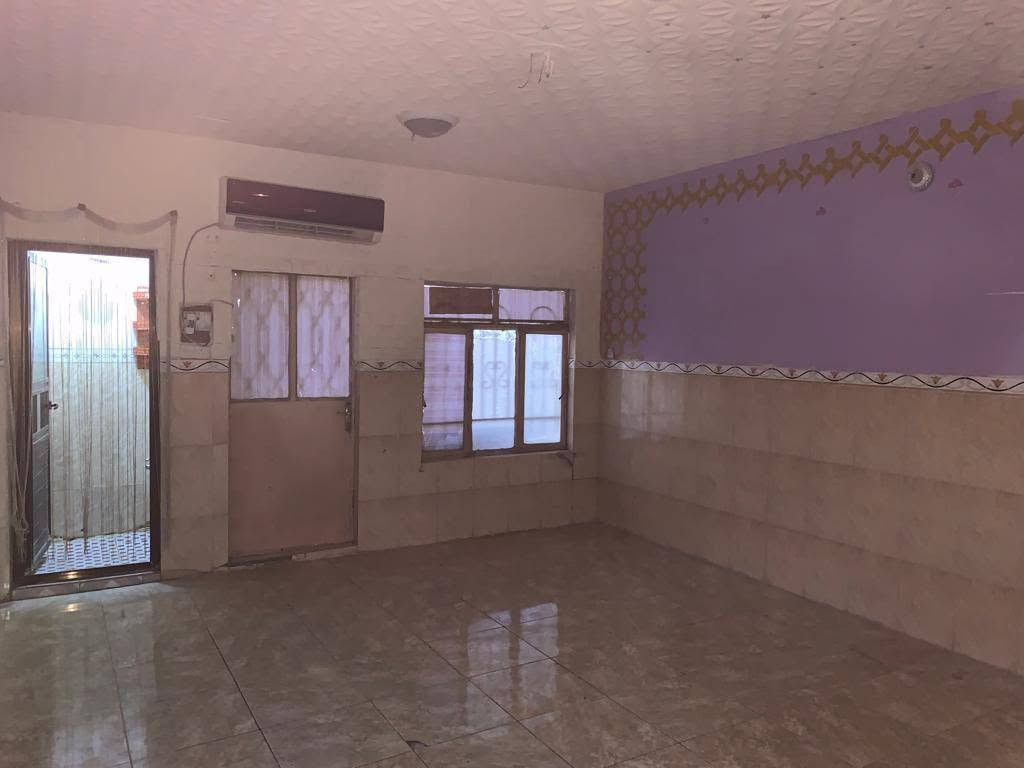 بيت للبيع مساحه 150 طابو صرف
طابقين اربع غرف بناء مرتب .مكانه طويريج حي الامير خلف الجنسيه التفاصيل اكثر 
***********
