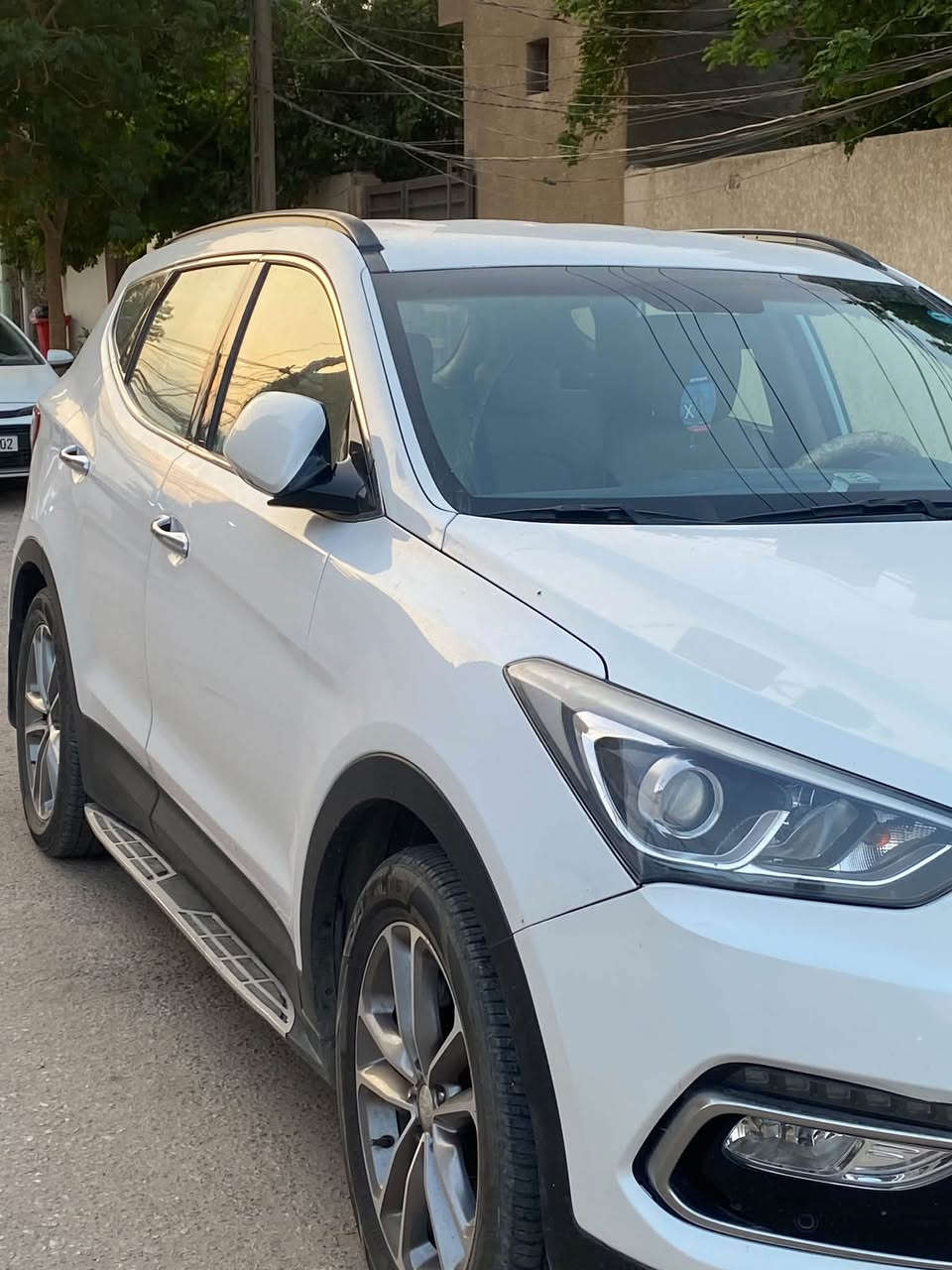 للبيع: هيونداي سنتافي (Hyundai Santa Fe) بحالة ممتازة
الموديل: 2018
 اللون: أبيض
 الرقم: سليمانية
 المحرك: 4 سلندر
 
 الحالة الفنية:
 السيارة بحالة ممتازة جداً خالية من الأعطال
 جاهزة للتحويل مباشرةً

 السعر: [16,000$]
 المكان: كربلاء المقدسه
 للتواصل والاستفسار: ***********
