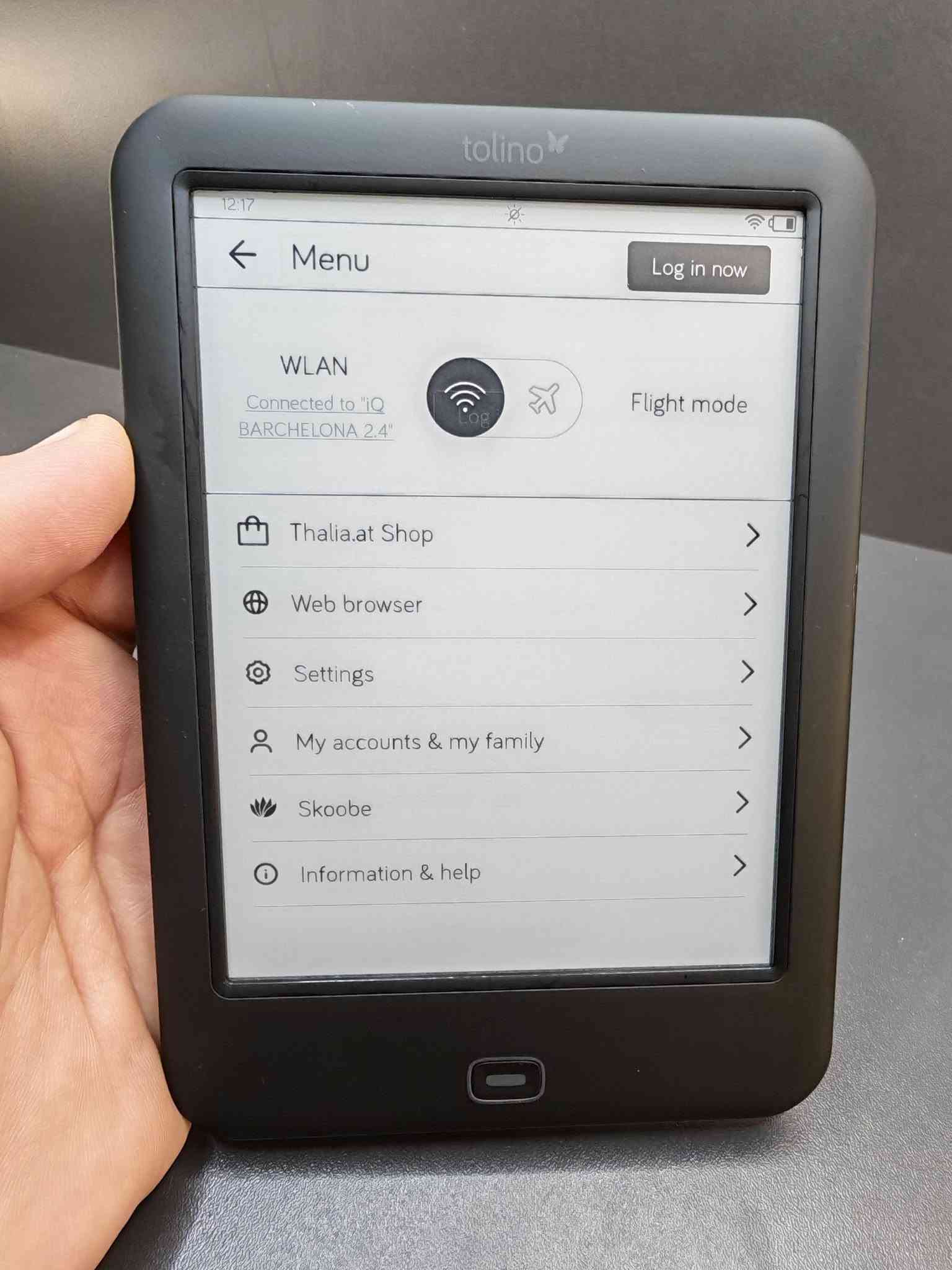 متوفر قارئ كتب إلكترونية ماركة Tolino Shine 2 HD
يوجد توصيل لكافة المحافظات *********** 
الوصف:
جهاز قراءة إلكتروني مميز وعملي جداً لعشاق القراءة والكتب. يعمل بتقنية الحبر الإلكتروني (E-Ink) المريحة جداً للعين، وكأنك تقرأ من ورقة الحقيقية بدون إجهاد للعين أثناء القراءة الطويلة.
المواصفات والإمكانيات:
 * الشاشة: شاشة 6 إنش عالية الدقة (300 ppi) وواضحة جداً.
 * الإضاءة: يحتوي على إضاءة داخلية متدرجة للقراءة في الظلام بكل أريحية.
 * البطارية: شحنة واحدة تكفي لعدة أسابيع من الاستخدام.
 * دعم اللغة العربية: يدعم قراءة كتب الـ PDF والكتب الإلكترونية باللغة العربية.
#قارئ_كتب_الكترونية
