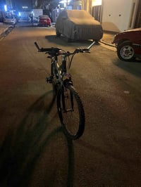 عارض بايسكل للبيع يرادله بس سدادات مال تاير و بريك مكاني الغزاليه شارع...