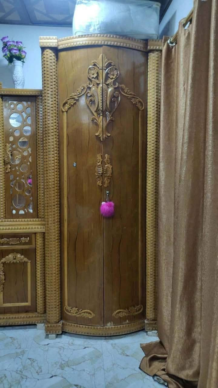 غرفه البيع نضيفه حيل السعر 1800

