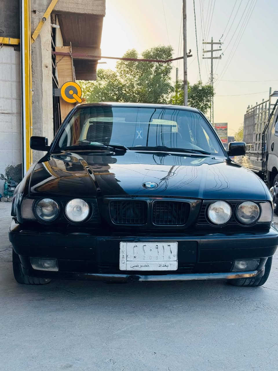 525 مسكر عدل اصل بليته وسنويه موديل 92 رقم بغداد مكفوله من الگص والخياس مصبوغه فرن للجمالية فقط
بدون دواخل السياره بدون حادث جاهزه ومابيها برغي نقص متصرف عليها الف ! 
السياره ناعمه وترايها مال حديث 
الگير والمحرك جدد بشرط لا تنقيص ولا تبخير ولا ريحة غاز  وبطناش ونشاط فول 
كهربائيات كلها بلاد وشغاله بدون تلزيك وبدون جطلات 
منظومة التبريد كلها جديده مجمده 
الحداديه كلها جديده من الطول للطول 
تخم تاير وباتري جديد 
الحماوه تحت النص صيف و شتاء ثابته 

المواصفات فول 
فتحه سلايت 
بچم عريض اصل 
كشنات كهرباء جلد اسود 
دبل ايرباك 
تحكم ستيرن صاج 
صاج ملكي 
اربعة جام كهربائي 
بردة كهرباء
سنتر لوك وسويج ريمونت 
بجم دخاني بلاد 
اكسل 23 بطناش ومعدل 
العنوان بابل مركز المدينه
525 مسكر عدل اصل بليته وسنويه موديل 92 رقم بغداد مكفوله من الگص والخياس مصبوغه فرن للجمالية فقط***********
