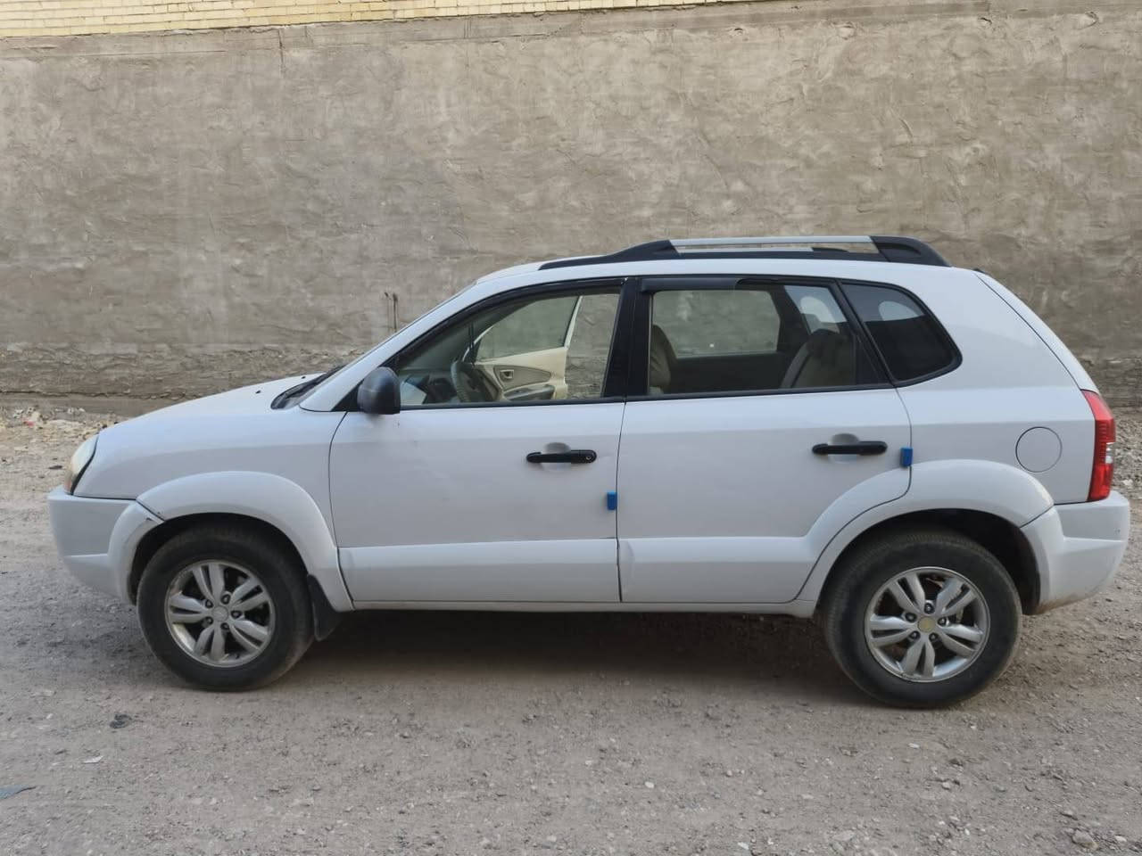 توسان ٢٠٠٩ خليجي بأسمي 
رقم انكليزي بغداد 
المحرك ٢٠٠٠ بي بخار 
الكير والتبريد كفاله 
مكان السيارة بغداد قرب مرور التاجيات 
السعر ٨٠  
للاستفسار ***********
