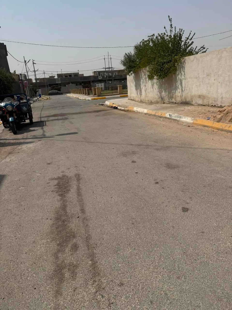 قطعة طابو صرف في حي ( الكرار ) 
امام مدرسة ( الامال ) 
امام ساحة ( خظراء ) 
مساحة ( 150 ) م 
تحويل ( مباشر ) 
خدمات - ماء - كهرباء 
مكان مميز ( للسكن ) 

للاستفسار مراجعة مكتب ( غيدان ) للعقار  
واسط - الزبيدية - مقابيل حي ( الصناعي )  
***********  
*********** محمد سيد غازي
