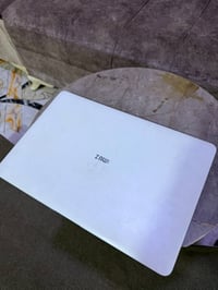 لابتوب • سليم • بدون شاحن