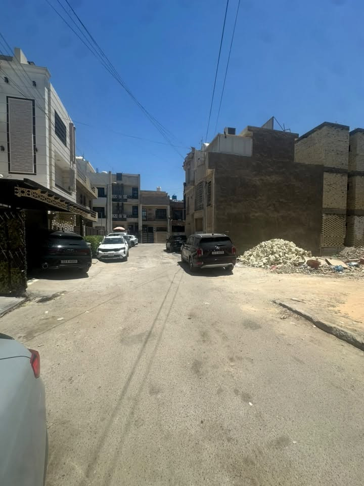 مرحبا ارض في زيونه للبيع 

مكانها 712-21 بل U مربع ال ٦٠٠ سابقا 

مساحه ٩٠ متر.  واجهه 4.5 متر. ونزال 20 متر. 

سند مستقل باسمي ***********
