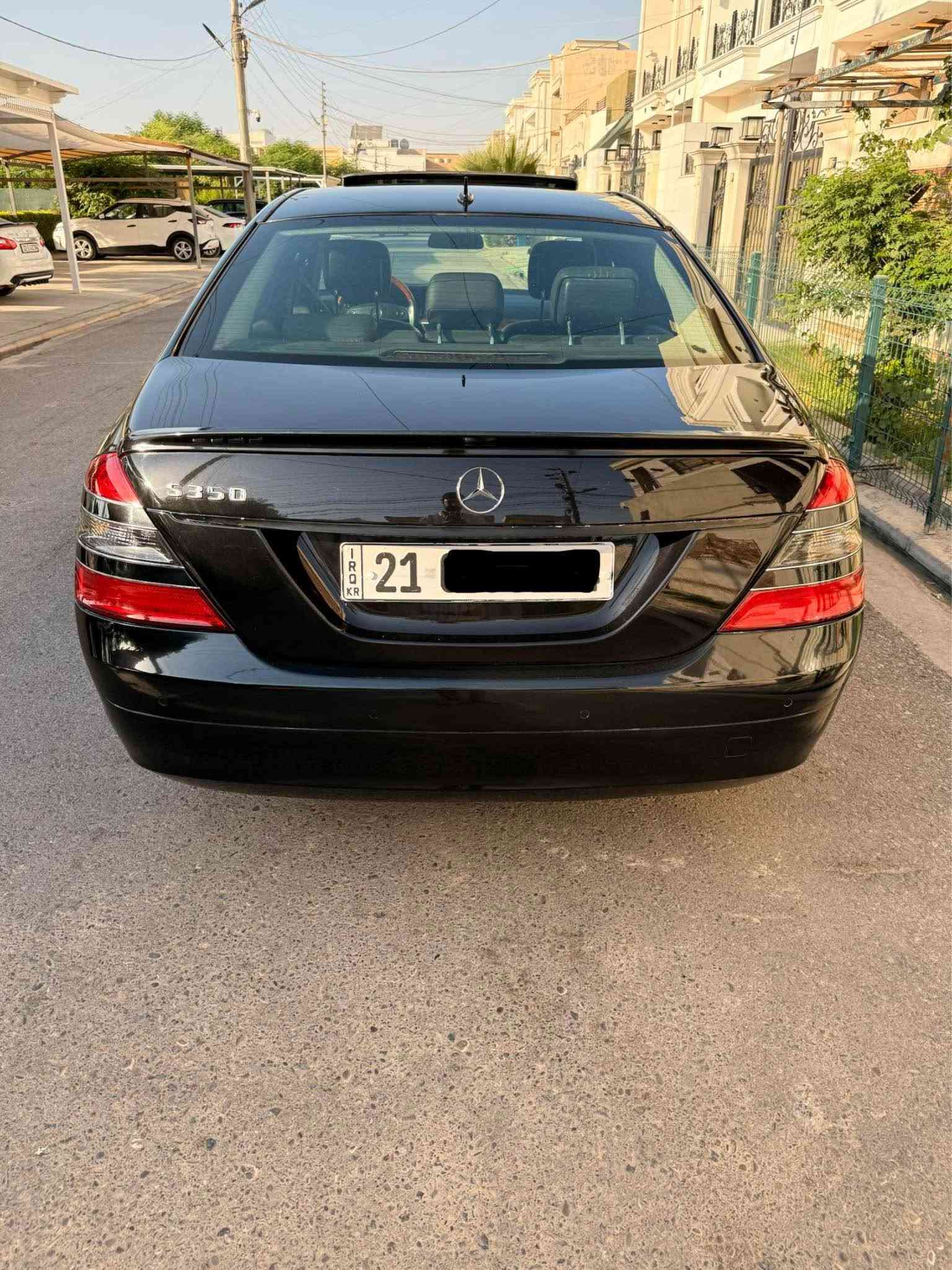 mercedes benz s class 350 2008
فول مواسەفاتە و سلایتە و حەساسی پێشو پشتە کوشن سارد و گەرمە و ٢٥ جولەی کوشنی هەیە ئاوینە شەفتە و دەرگا سەحبە و ئۆتۆ بریکە و ٣ جام پەردەی کارەبایە و لایت زینۆنە و دەرگا گەورەی ڤیئایپیە و زۆر مواسەفاتی تریشی هەیە و هەموو شتتکی لەسەر دەقی شەریکە ماوەتەوە سەیارەکە بەنزینە و زەمانە و گێر و مەکینە و کارەبایات و هەموشتیکی بەشەرتە و لەسەر دەقی شەریکە ماوەتەوە 
تەنهە دەرگا و جاملغی دواوە بەس پەمپە وەتا بۆ جوانی پەمپ کراوەتەوە بی لیدران یانی ژورەی نەگرتوە و ئیرباگەکەنی هیچی نەتەقیوە (١٦٦mile) رۆیشتوە
رقم تلفۆن
(***********)
(***********)

مرسيدس بنز S350 موديل 2008

مواصفات كاملة وفل أوبشن، حساسات أمامية وخلفية، مقاعد تبريد وتدفئة مع 25 حركة للمقعد، مرايات جانبية قابلة للطي (شفط)، إغلاق أوتوماتيكي للأبواب، ستائر كهربائية على 3 زجاجات، إضاءة زينون، وباب كبير VIP، بالإضافة إلى مواصفات أخرى كثيرة.

السيارة تعمل بالبنزين، والمكينة والكيرس والكهرباء وكل شيء فيها مضمون ومتفق عليه مع الشريك حسب الاتفاق المكتوب.

فقط الباب الخلفي وزجاجه تعرضا لصدمة خفيفة من الخلف (بمب)، وتم إصلاحهما وتلميعهما بشكل جميل جداً بدون أي طرق أو دق، أي أن الهيكل (الشاصي) لم يُلمس إطلاقاً، والإيرباگ لم ينفجر أبداً.

قطعت السيارة مسافة 267,460 كم تقريباً.

📞 للتواصل:
(***********) أربيل, العراق
