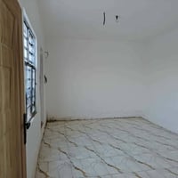 طابق ونص • ٢٠٠م • ملحق