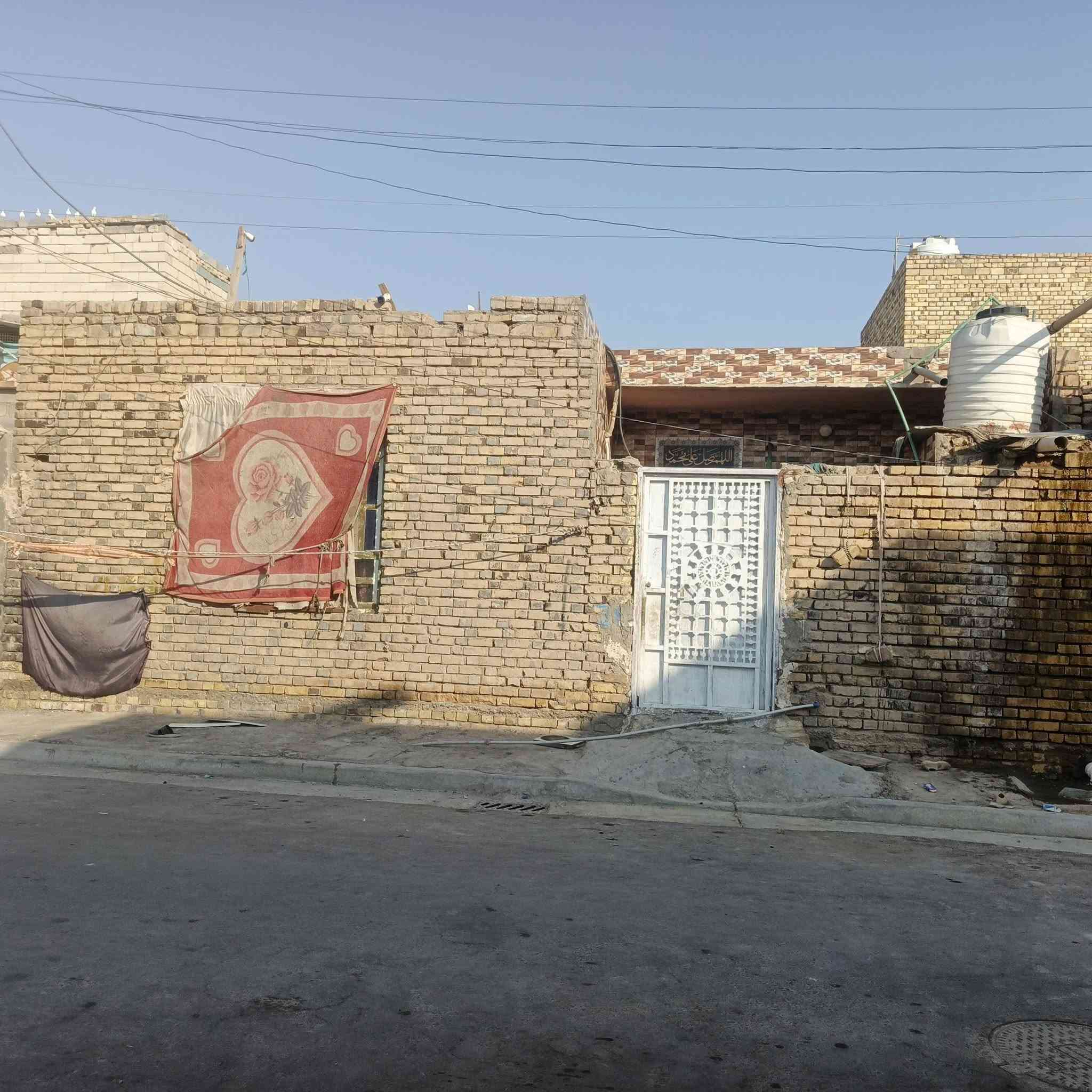 العمارة حي رحمه ثانيه
100متر خدمات كا مله  سعر 46
رقم *********** 
قريب على شارع العام
