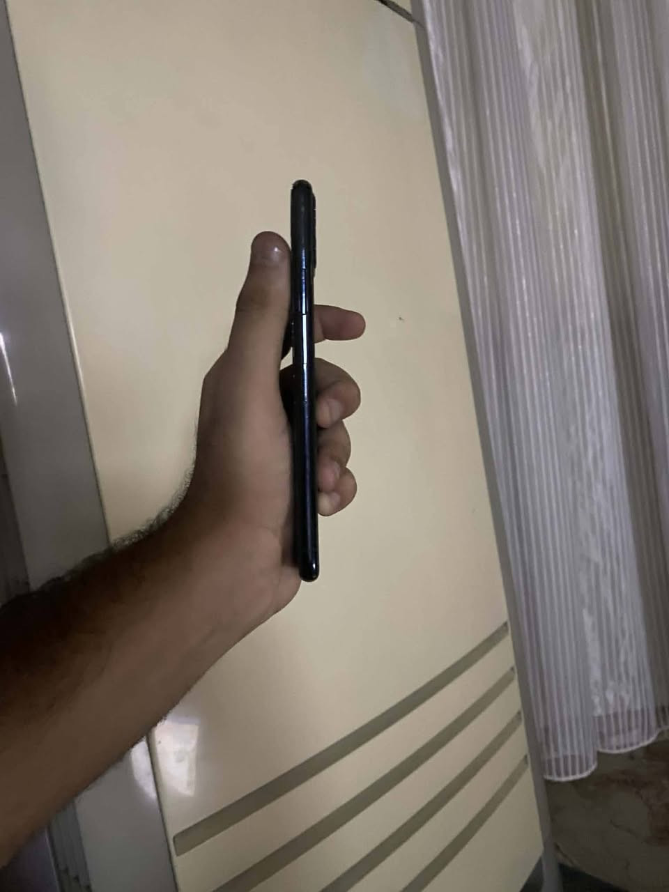السلام عليكم
11برو ماكس للبيع 
ابيع طافي يعني فحم 
شاصيه لوك كدام العين ابيعلك 
العنوان بغداد مدينة الصدر
السعر ٧٥ وبي مجال حك الجية 
الهاتف ***********
