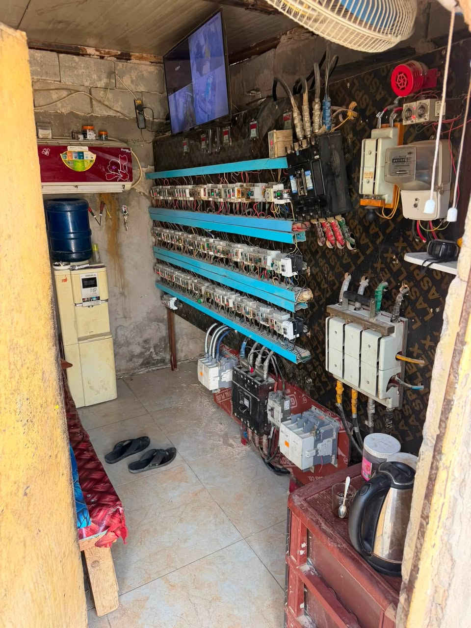 السلام عليكم
مولده للبيع في ابو صخير خلف السايلو 

المواصفات
بيه حصه ٢٧٠ كيفي بيه مكاين ٣ اسكانيا ١٢٤ بومه طبك ابلاد مكاين شرط لاتنقيص لاتبخير الحمل ٧١٠ الكاع ايجار وحده من المولدات الثلاثه كاتم 
الرقم للاستفسار

***********
