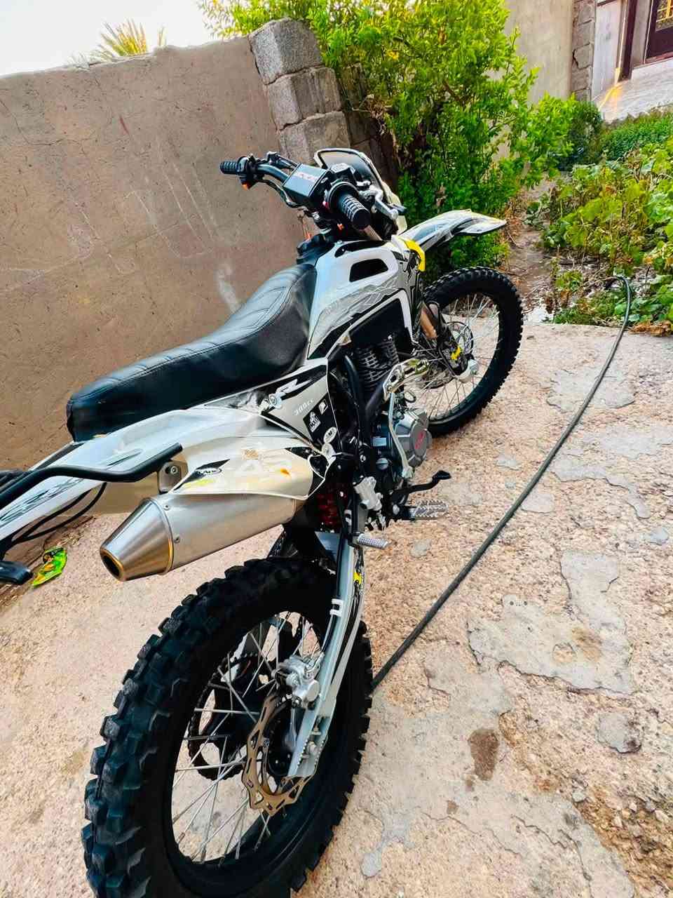 سلام عليكم
قفاز CRX موديل2025

حجم لمكينهcc300

حجم دراجه42

باب اول شرط جيس

بيه ورقه وحده فقط مال معرض

مكان كوت دجيلي شراي يتصل فقط***********
