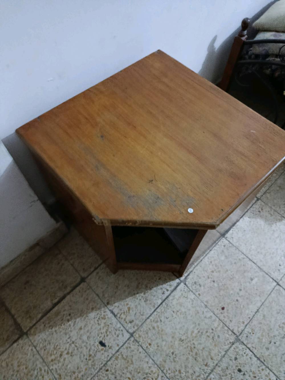 للبيع غرفة للتواصل رقم ***********