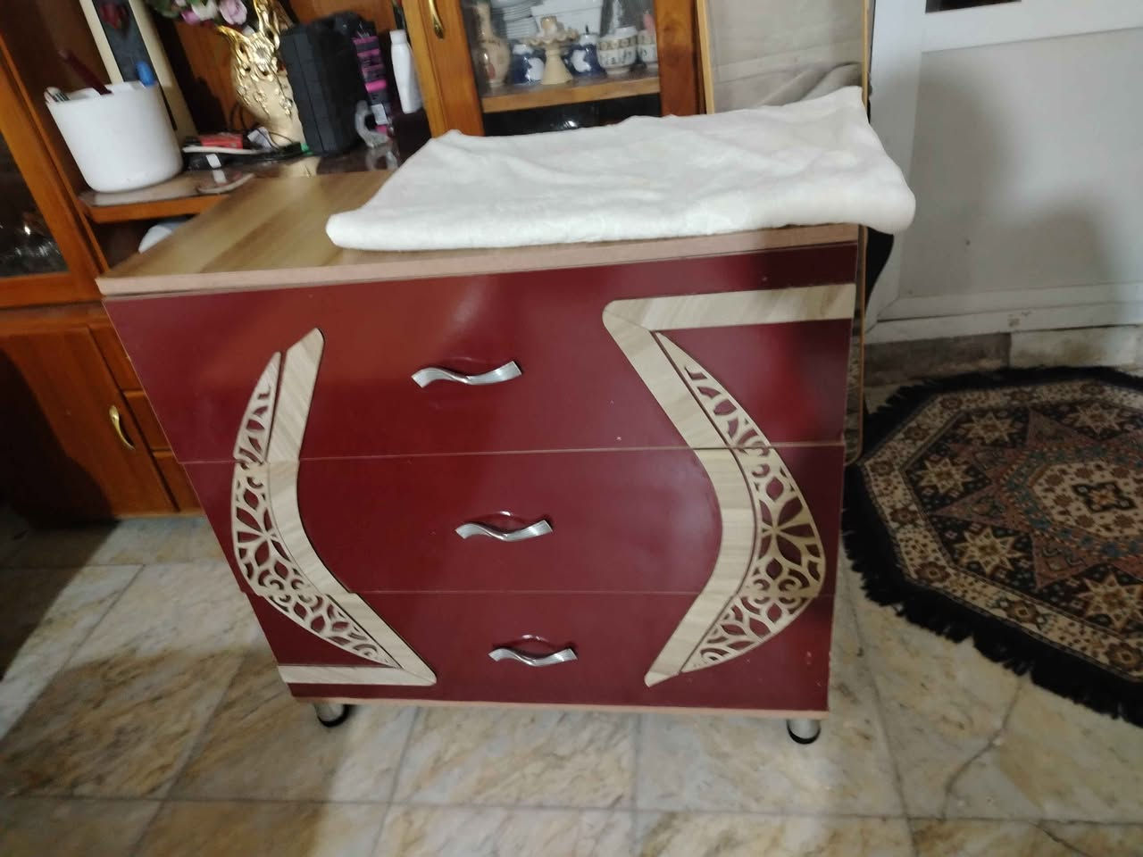 فرن وطباخ وسرير نفرين مع الدوشك وكومدي مجرات ومعصاره فواكه وتخم ٣ قنفات *********** البنوك اللهم صلي وسلم على نبينا محمد وعلى آله وصحبه أجمعين بغداد, العراق
