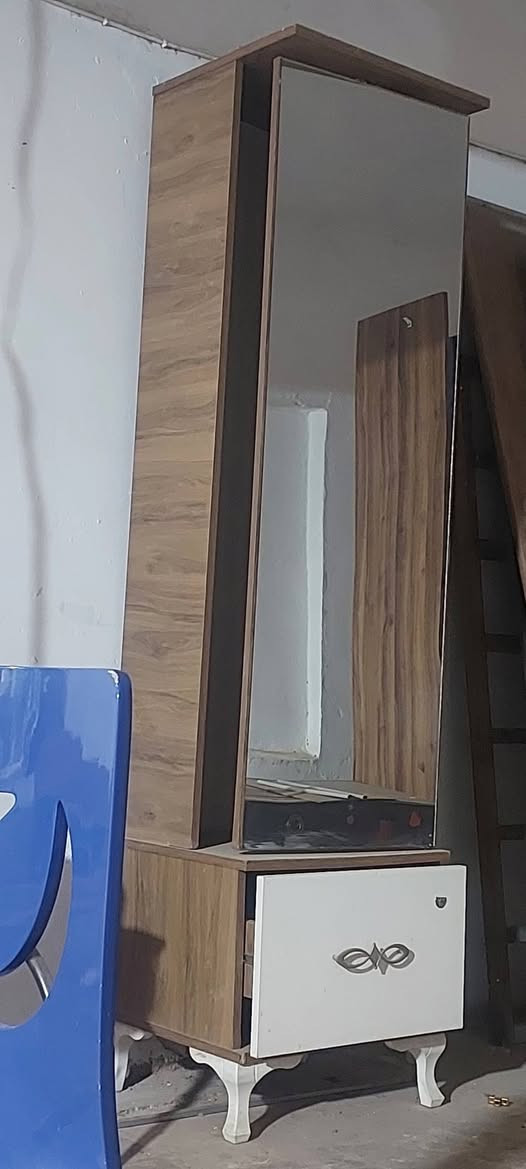 طباخ 5 عيون يرادله ترتيب واضافات 40
طباخ 4 عيون 25
زاويه مرايه دواره تركيه 35
طبله وسطيه مفرده حلوه مرتبه 20
كنتور 4 بوب صاج قديم مصبوغ ابيض 40
ميز مرايه تركي 40
كومدي تركي جرارات 25
 .
بعقوبه شارع خريسان ***********
