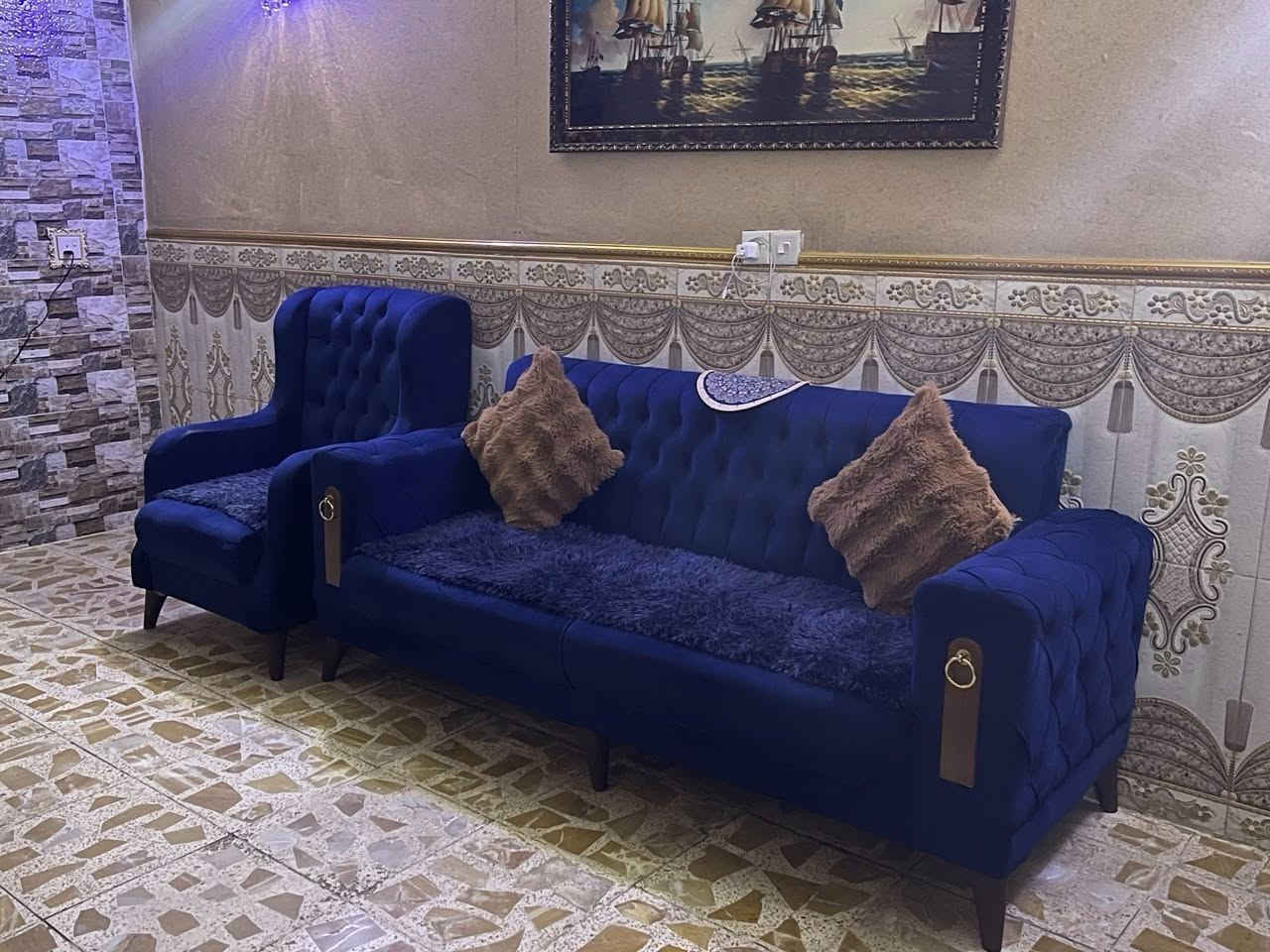 تخم 10مقاعد نضيف جدا مع 6كوشات وغطا فروا للتخم مع الستائر السعر 400الف الشعب قرب النادي العربي للاستفسار***********
