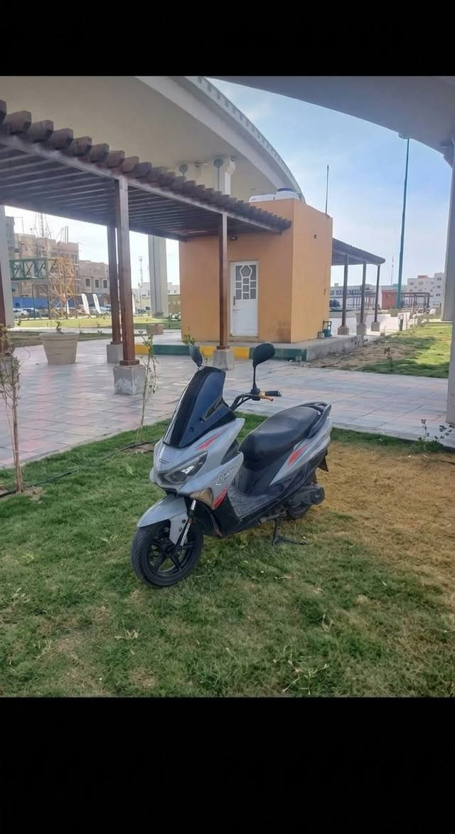 سلام عليكم دراجه للبيع دراجه نضيفه شغاله كلشي ما بيه كهربائياته كله شغاله دراجه شلعه وسرعه مكاني سماوه سعره 225 وبيه مجال***********

نص مكتوب في الصور:
- بيس