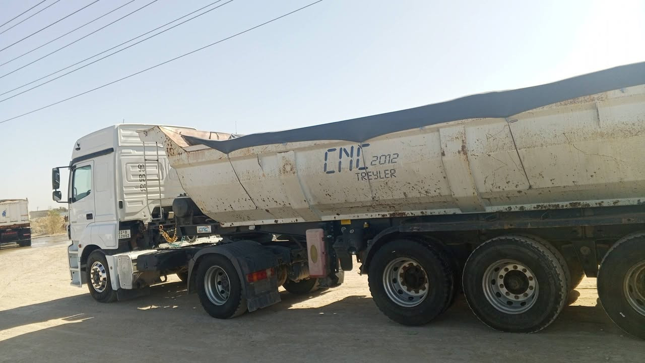 اكسور موديل 2006 سياره مكفوله تخم تاير رأس أو عربانه 
ذرعه25 كير عادي حجم المحرك 40 هزه جديده 3لوحات تحويل مباشر عنوان بغداد ***********
