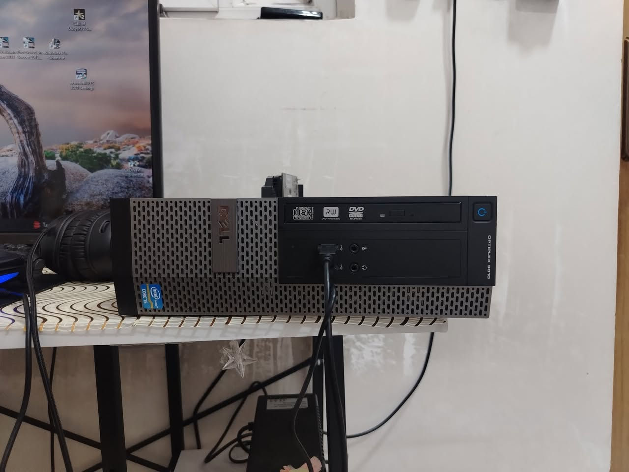 حاسبة مكتبية واقتصادية للبيع
المواصفات:
المعالج: Intel Core i5 (جيل ثالث)
كارت الشاشة: NVIDIA GeForce GT 1030
الرام: 8GB DDR3 جديد
التخزين: هارد SSD سريع جديد + 500 HHD جديد
الأداء والاستخدام: ممتازة للتصفح، الدراسة، البرامج الخفيفة، والألعاب البسيطة.
الحالة: نظيفة وشغالة تمام بدون أي مشاكل.
السعر: 250 ألف دينار. وبيهه مجال
المكان: بغداد.
للتواصل: [***********]
​تجيك منصبة PES 21 و GTA IV و PES 13 و GTA V
و CALL OF DUTY WWII
