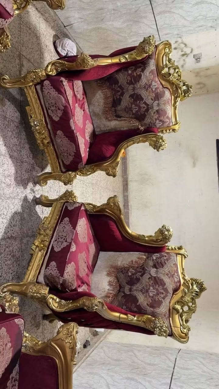 تخم ملكي  زان مصري ١٢ مقعد السعر ٦٠٠العنوان حي البنوك
***********

نص مكتوب في الصور:
- ٢٥