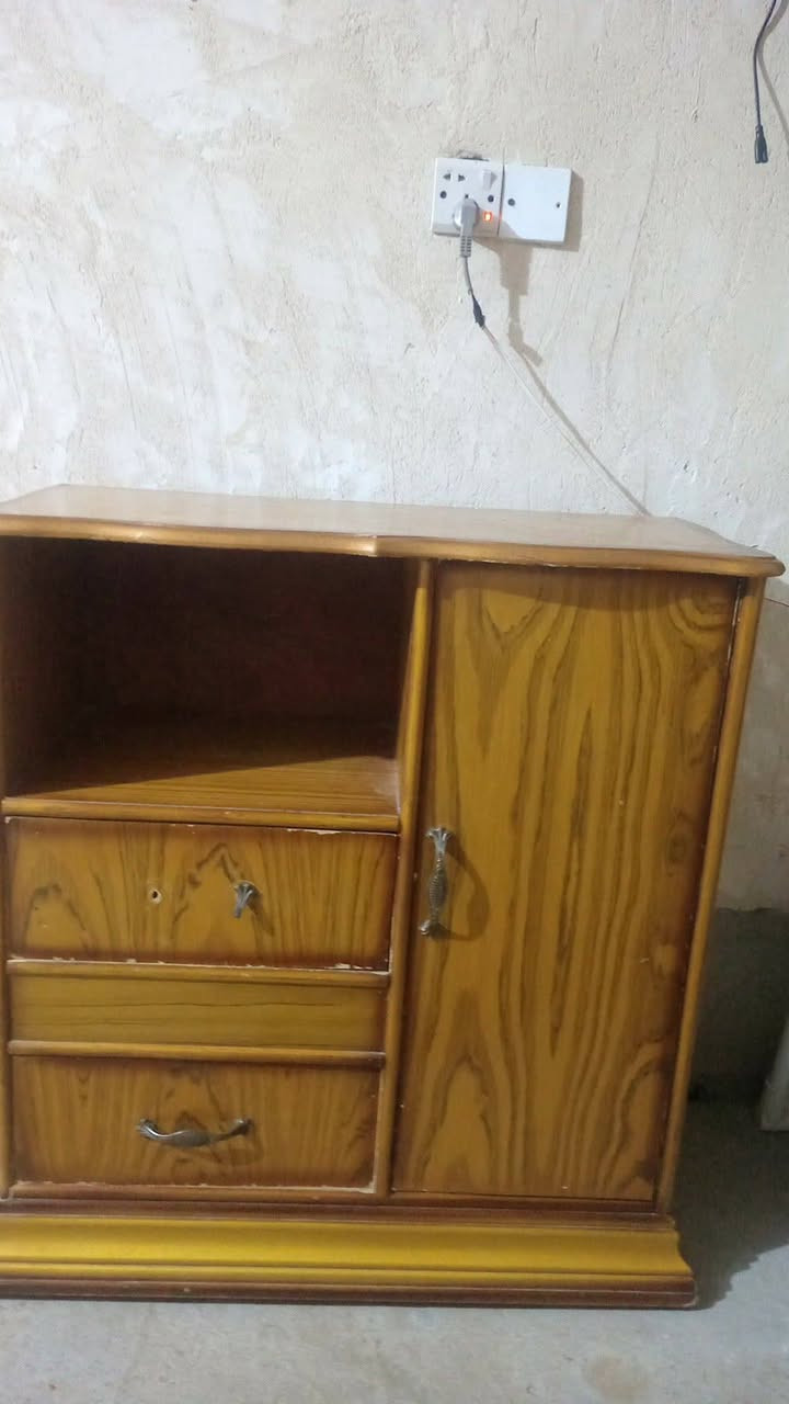 مقرفه نوم كامله بس نقصها الكنتور حلوه ونضيفه حطاطه متوازي على بيعتها لان اريد اشيل لغيرنطقه السعر 100وبيها مجال رقم الهاتف ‏‪***********‬‏
