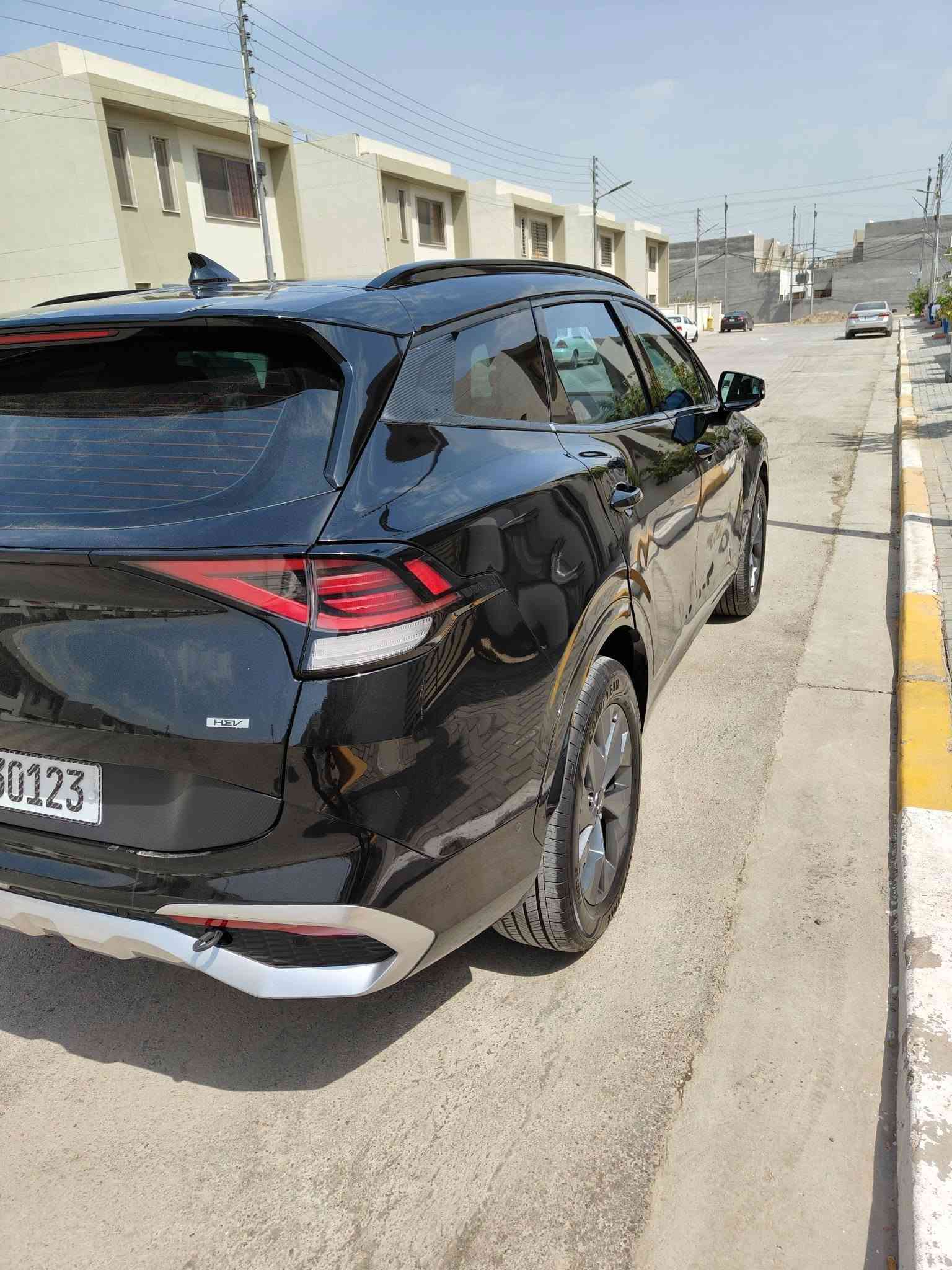 كيا سبورتاج هايبرد SX Prestige 2025، سيارة راقية واقتصادية، مواصفات عالية جداً، واستخدام شخصي.
#يرحم_والديك_اذا_ما_عجبتك_اعبر_المنشور
كيا سبورتاج هايبرد SX Prestige 2025
صور الحادث موجوده 👇 #جميع_الايرباكات_سليمه اتبدل بيها جاملغ خلفي وجنطه والباقي تعديل بارد  مكان السياره بغداد حي الجامعة او ابوغريب شارع الزيتون 
: #السعر💲 210💲 وبيها مجال 
🚘 المواصفات
• هايبرد 1.6 Turbo
• قوة 227 حصان• AWD دفع رباعي
• قير أوتوماتيك 6 سرعات
• #ممشى 22,000 كم فقط
• فتحة سقف بانورامية
• شاشات 12.3 إنچ
• كاميرا 360°
• حساسات أمامية وخلفية
• مراقبة النقطة العمياء
• مثبت سرعة ذكي
• أنظمة المحافظة على المسار
• مقاعد كهربائية
• تبريد وتسخين المقاعد
• تدفئة المقود
• باب خلفي كهربائي
• دخول وتشغيل ذكي
• شحن لاسلكي للموبايل
• Apple CarPlay وAndroid Auto
• إضاءة LED
• جنوط 18 إنچ
• نظام صوت Harman Kardon
• أنظمة أمان ومساعدة قيادة متقدمة
📌 VIN: KNDPXCDG9S7206026
السيارة نظيفة وممشاها قليل  وجاهزة 
***********
